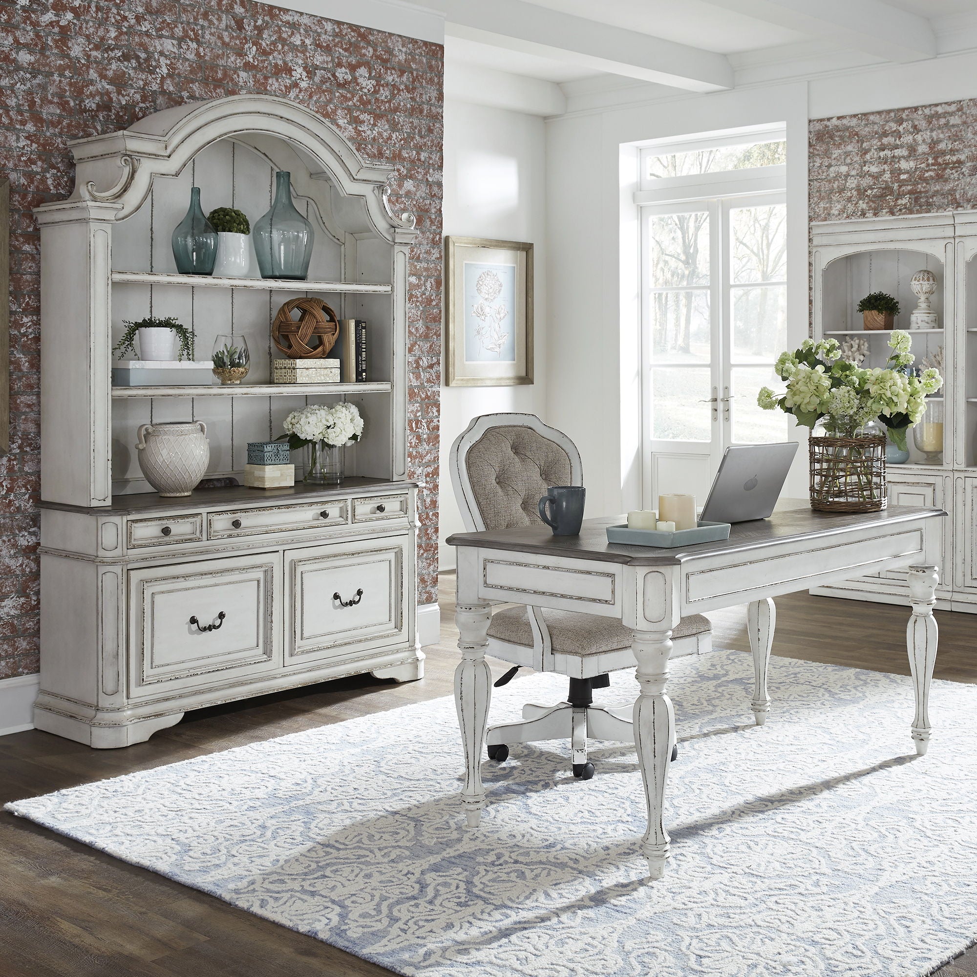 Magnolia Manor - Jr Executive Desk Chair - Antique White