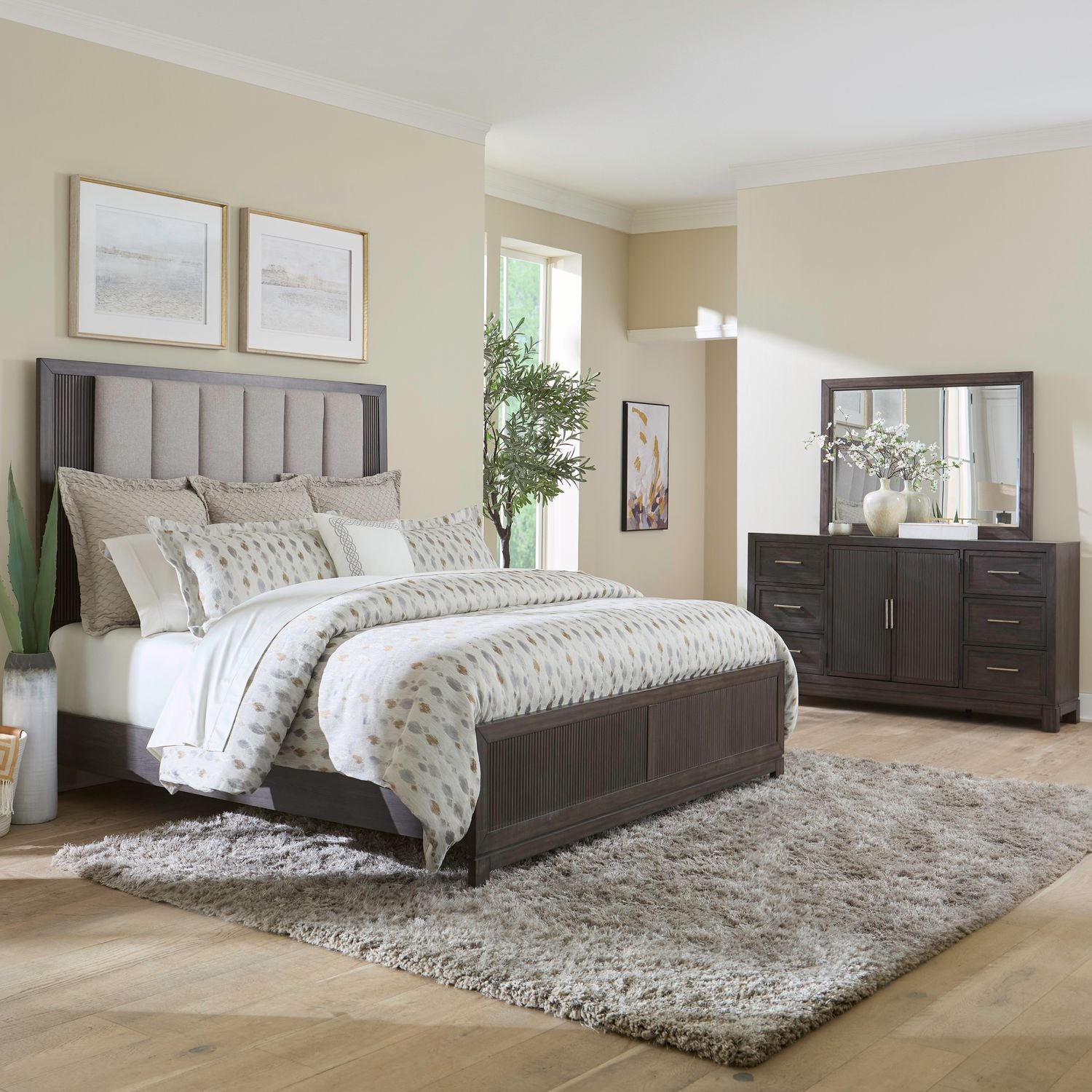 Queen Uph Bed, Dresser & Mirror