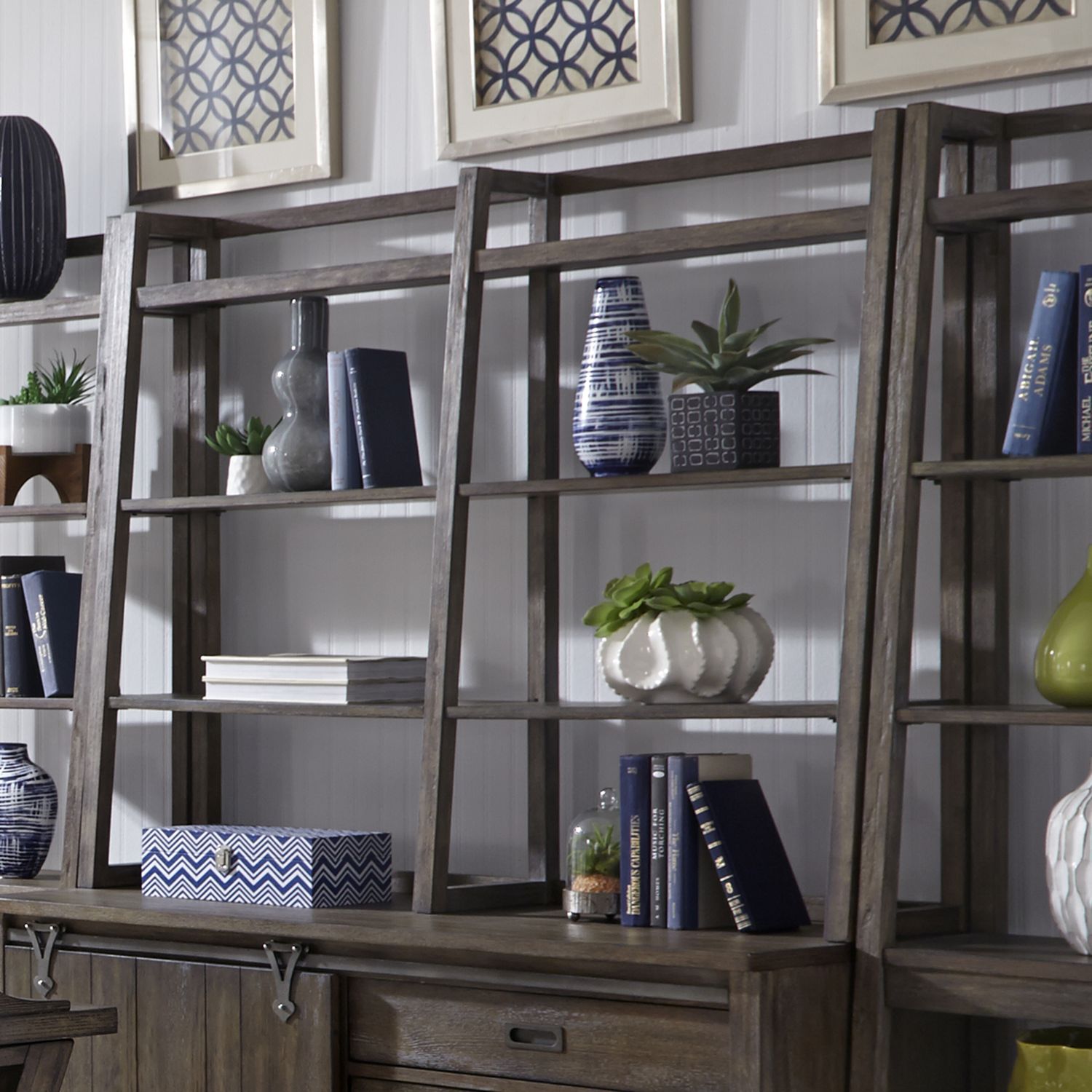 Credenza Hutch