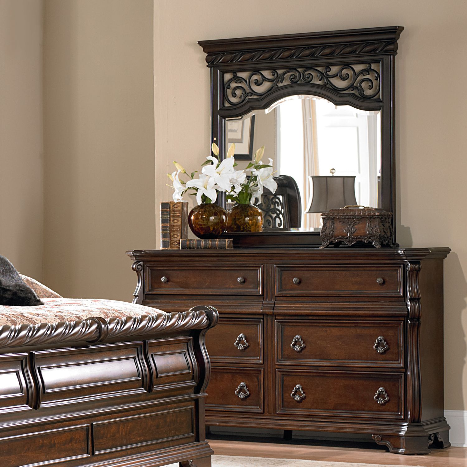 King California Sleigh Bed, Dresser & Mirror