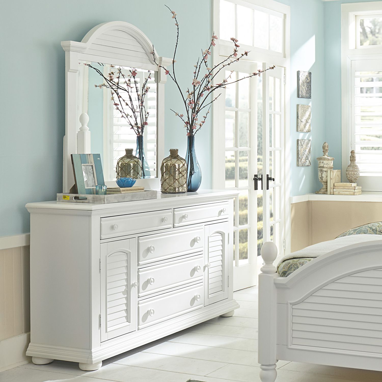 King Poster Bed, Dresser & Mirror