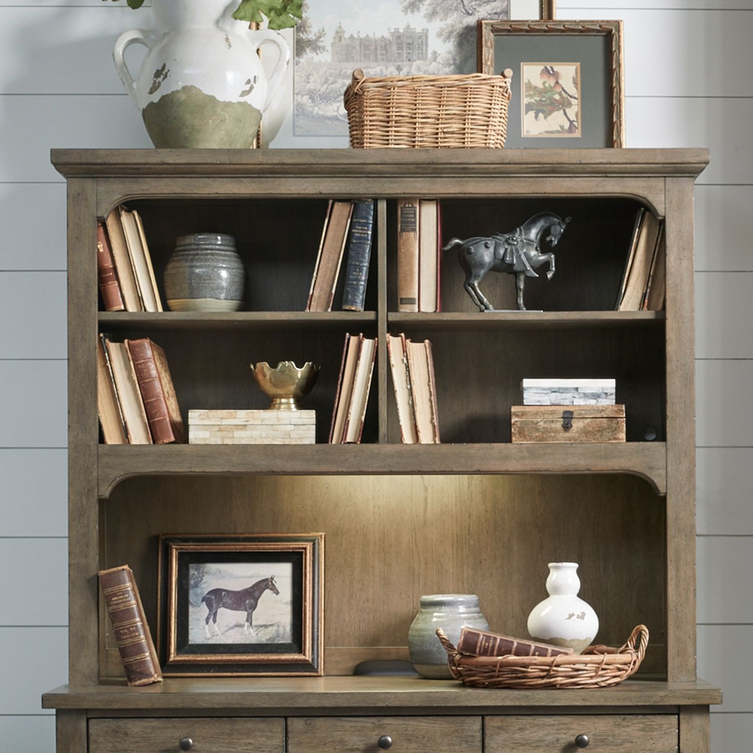 Credenza Hutch