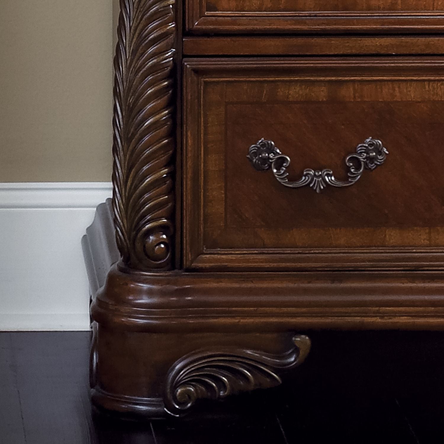 Queen Sleigh Bed, Dresser & Mirror, N/S