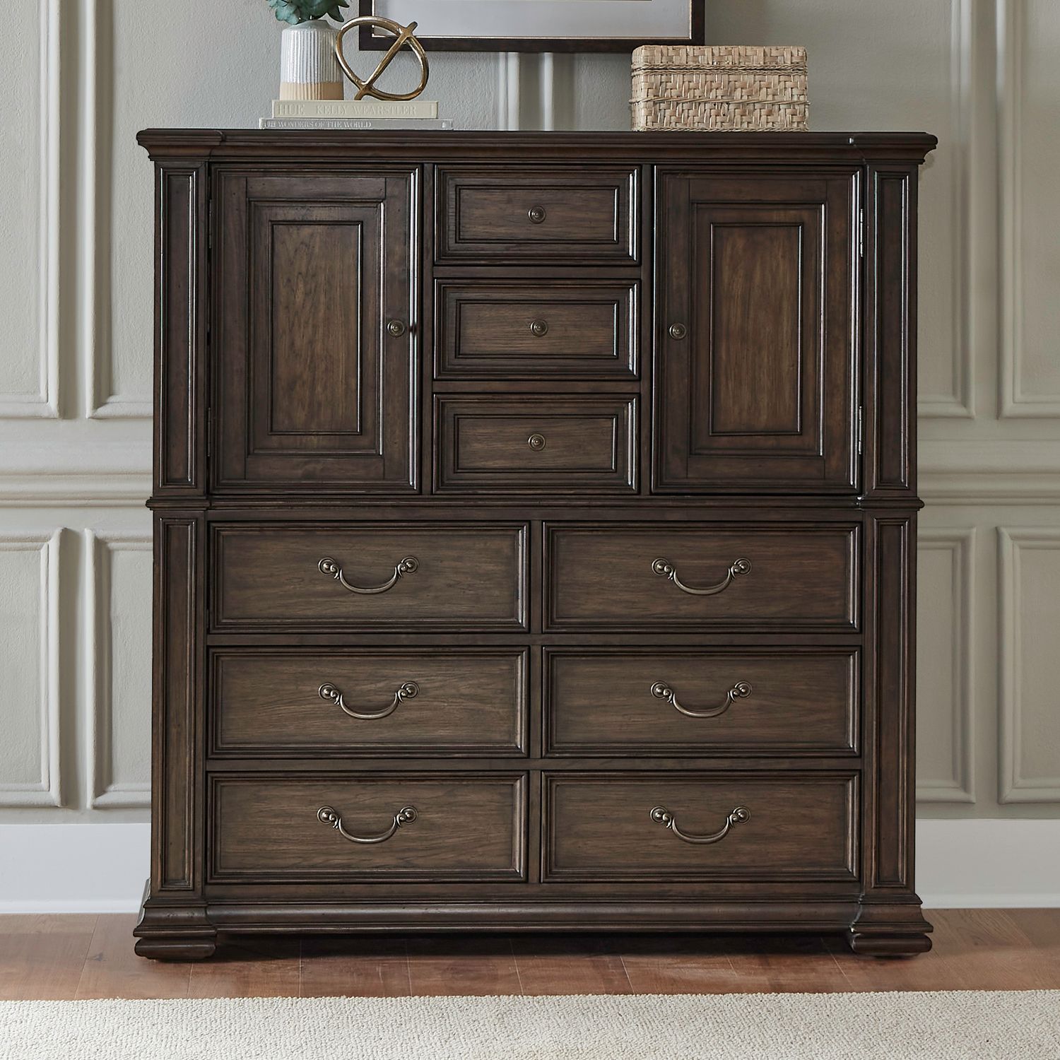 Dressing Chest