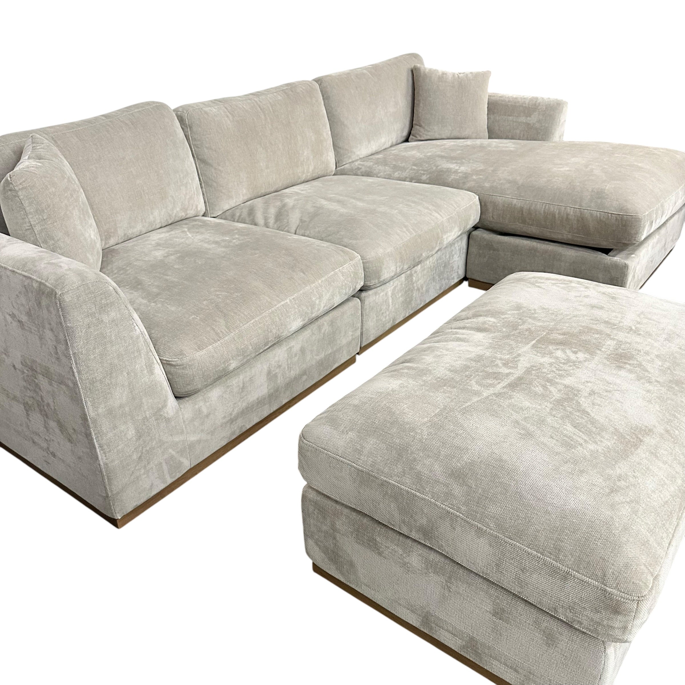 Sectional with Reversible Chaise and Ottoman in Gray
