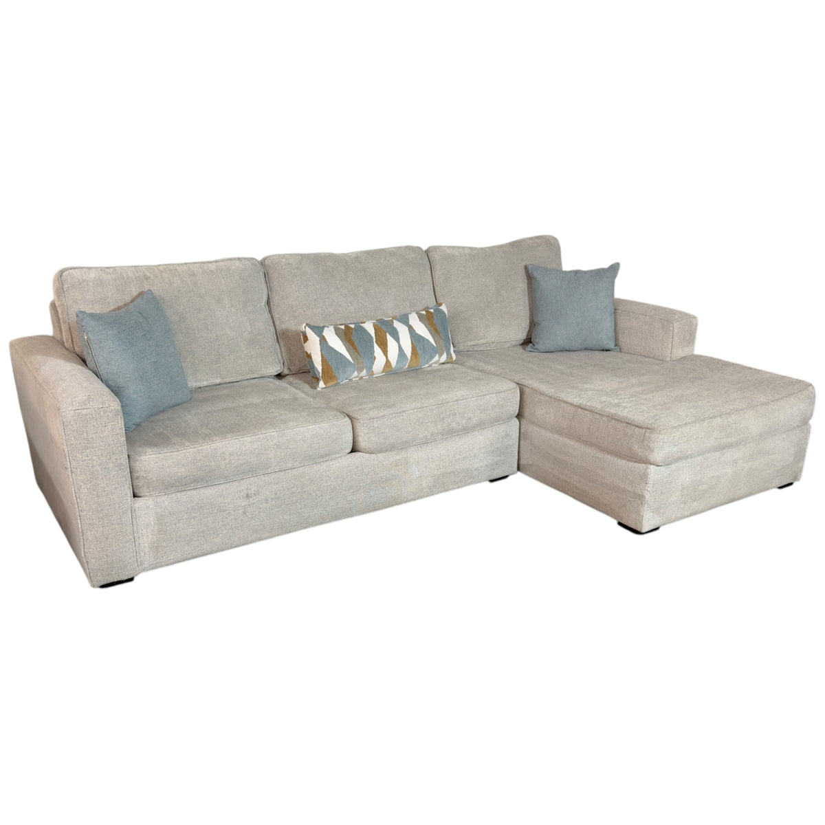 Sectional with Right arm Facing Chaise in Gray