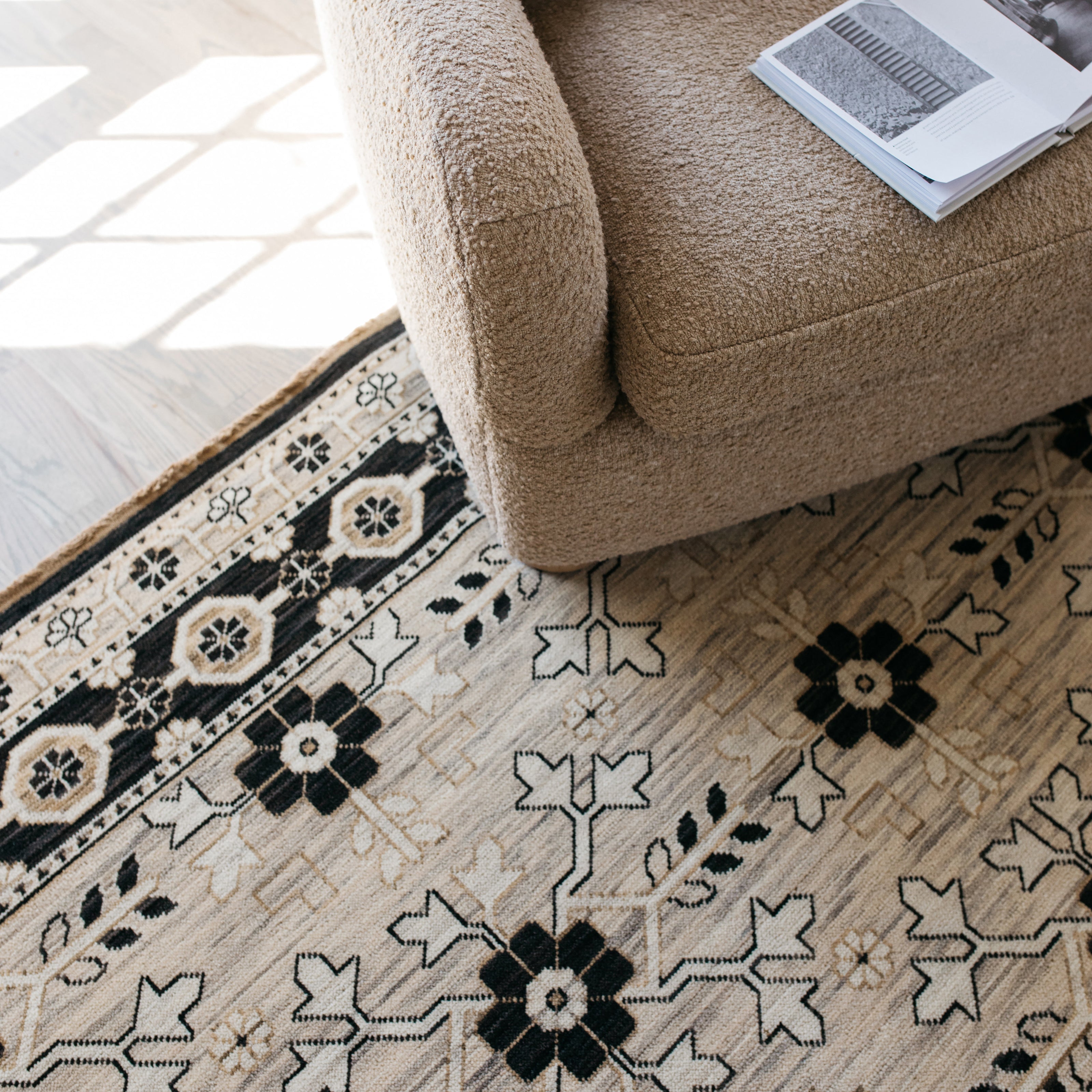 Oriental Weavers Acacia ACA09 Beige/Black Area Rug