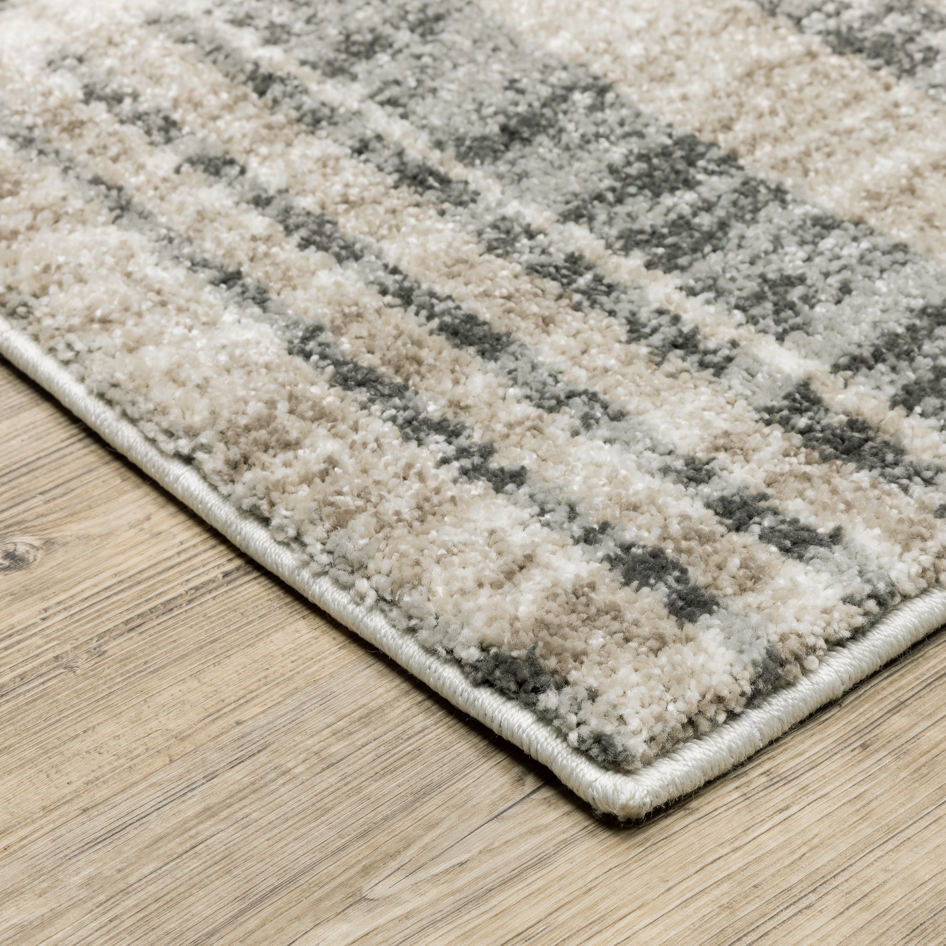 Oriental Weavers Cambria 55X Beige/Charcoal Area Rug