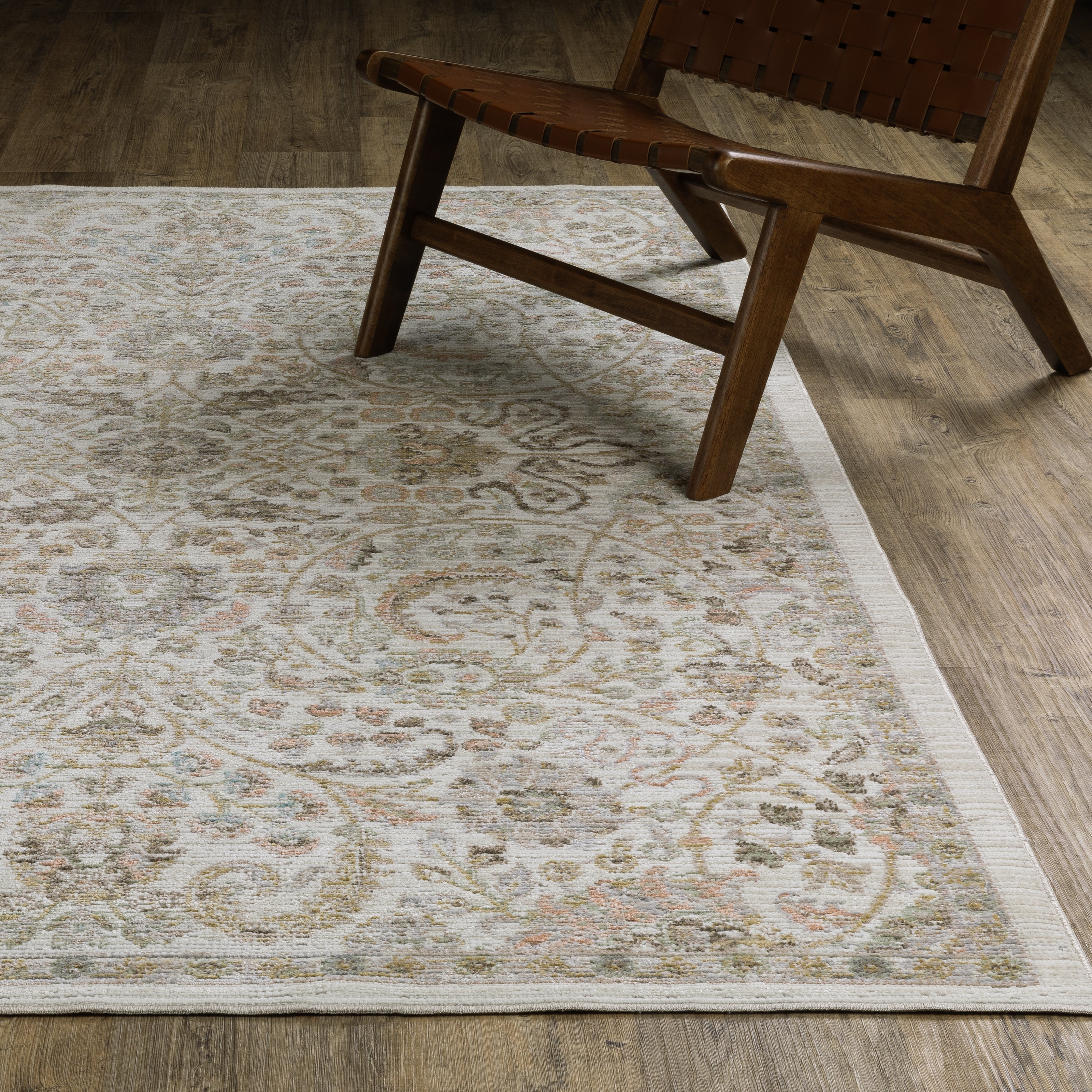Oriental Weavers Cavett CAV05 Ivory/Gold Area Rug