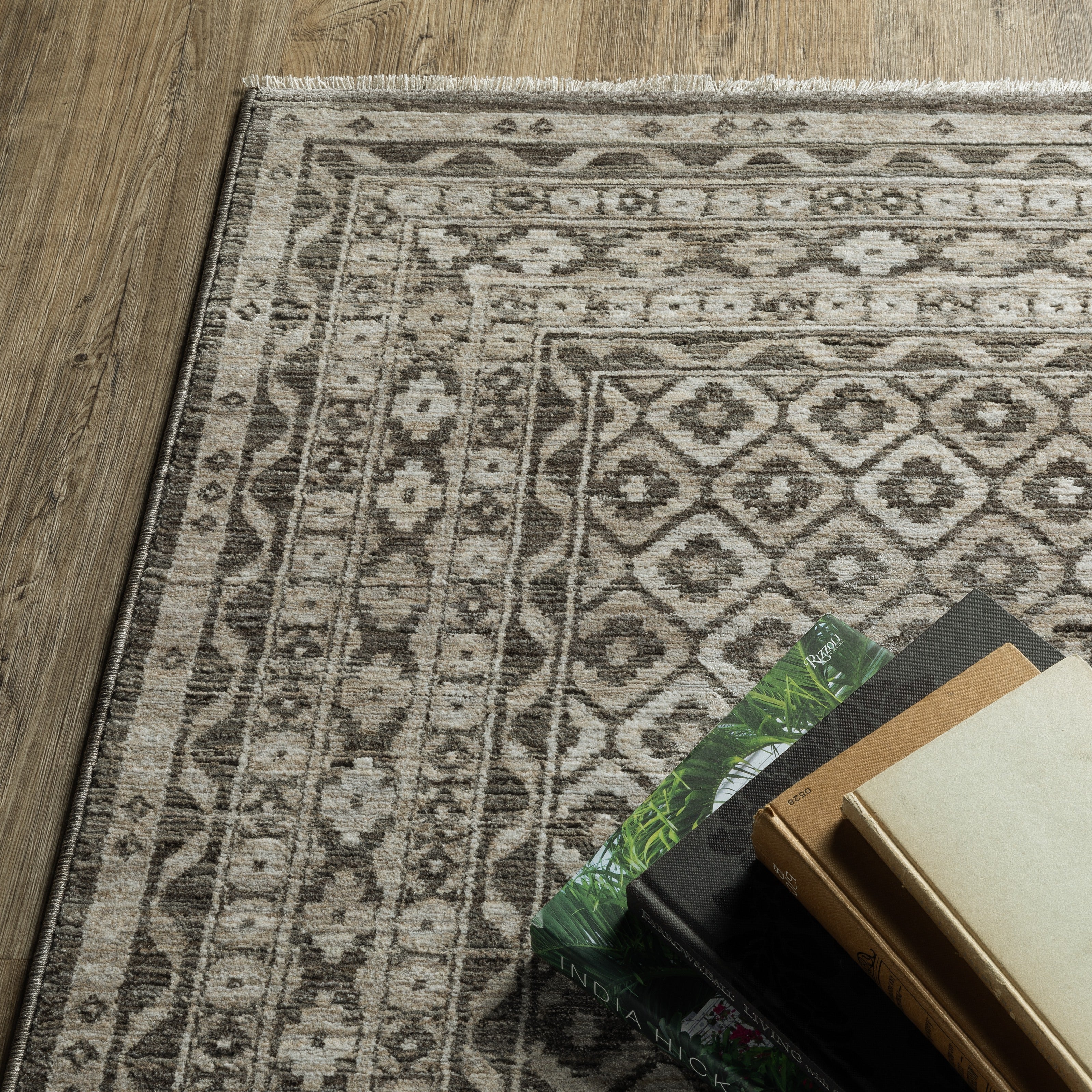 Oriental Weavers Chamberlain CH03B Grey/Black Area Rug