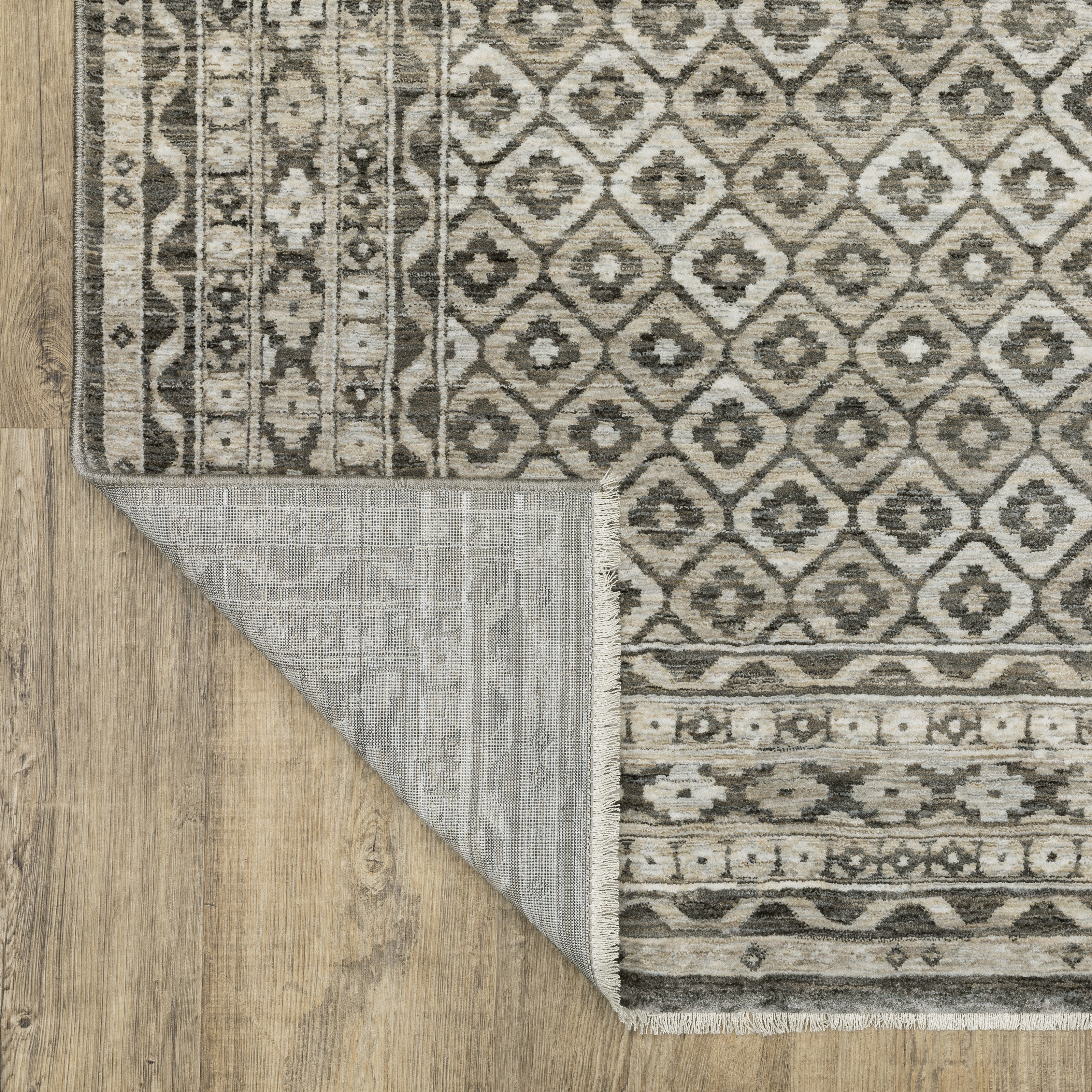 Oriental Weavers Chamberlain CH03B Grey/Black Area Rug