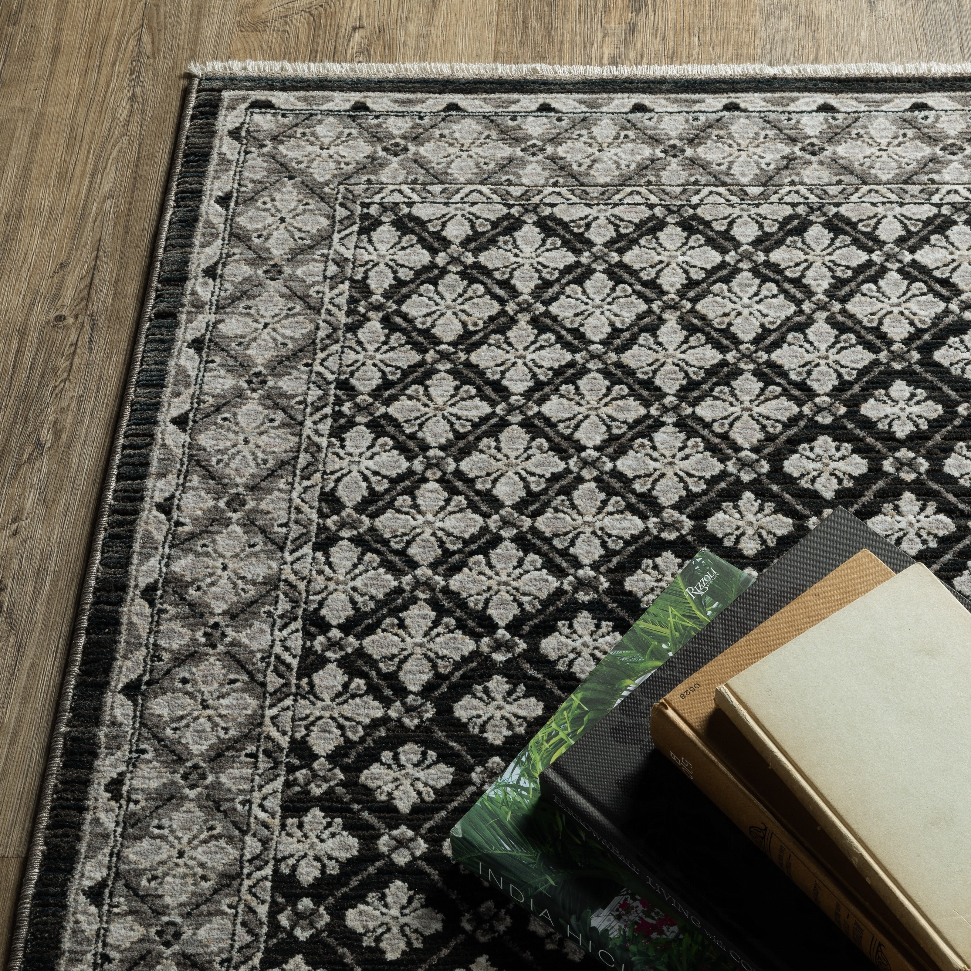 Oriental Weavers Chamberlain CH04A Black/Grey Area Rug