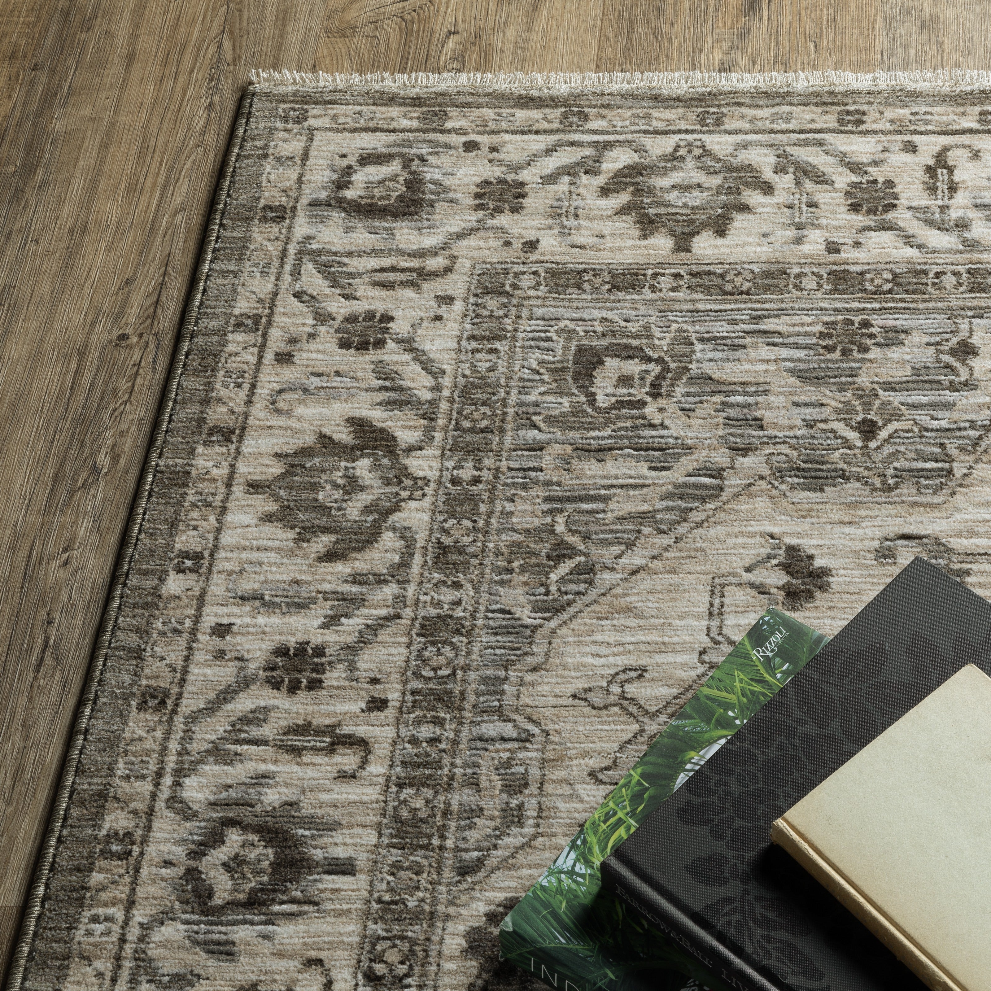 Oriental Weavers Chamberlain CH05A Grey/Beige Area Rug