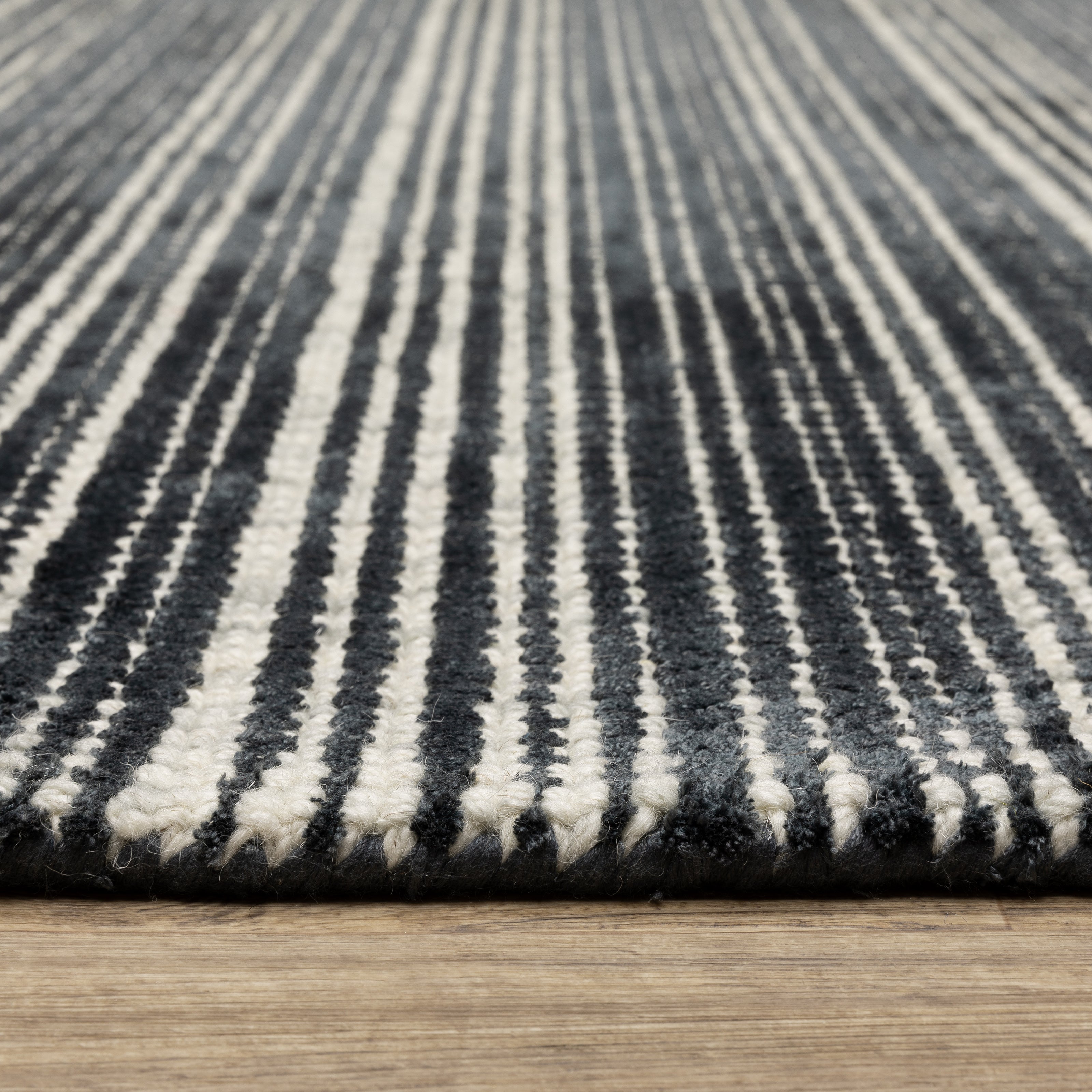 Oriental Weavers Circa CIR02 Black/Ivory Area Rug