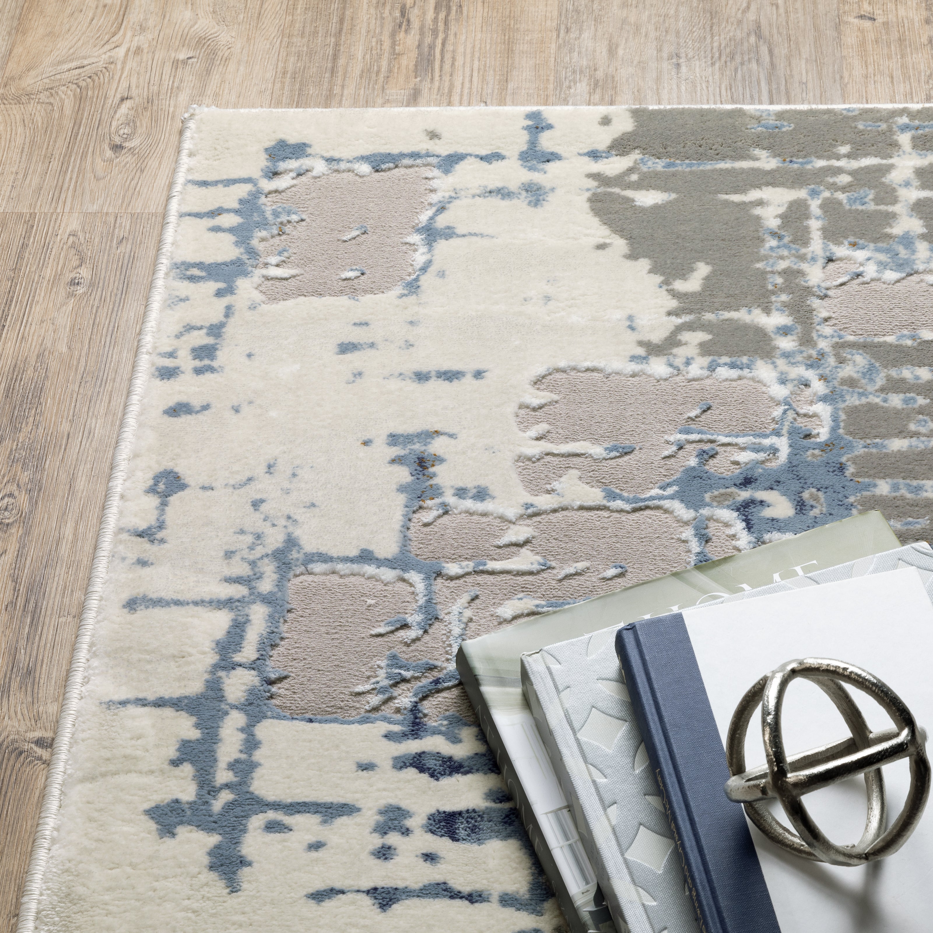 Oriental Weavers Easton 8111X Ivory/Blue Area Rug