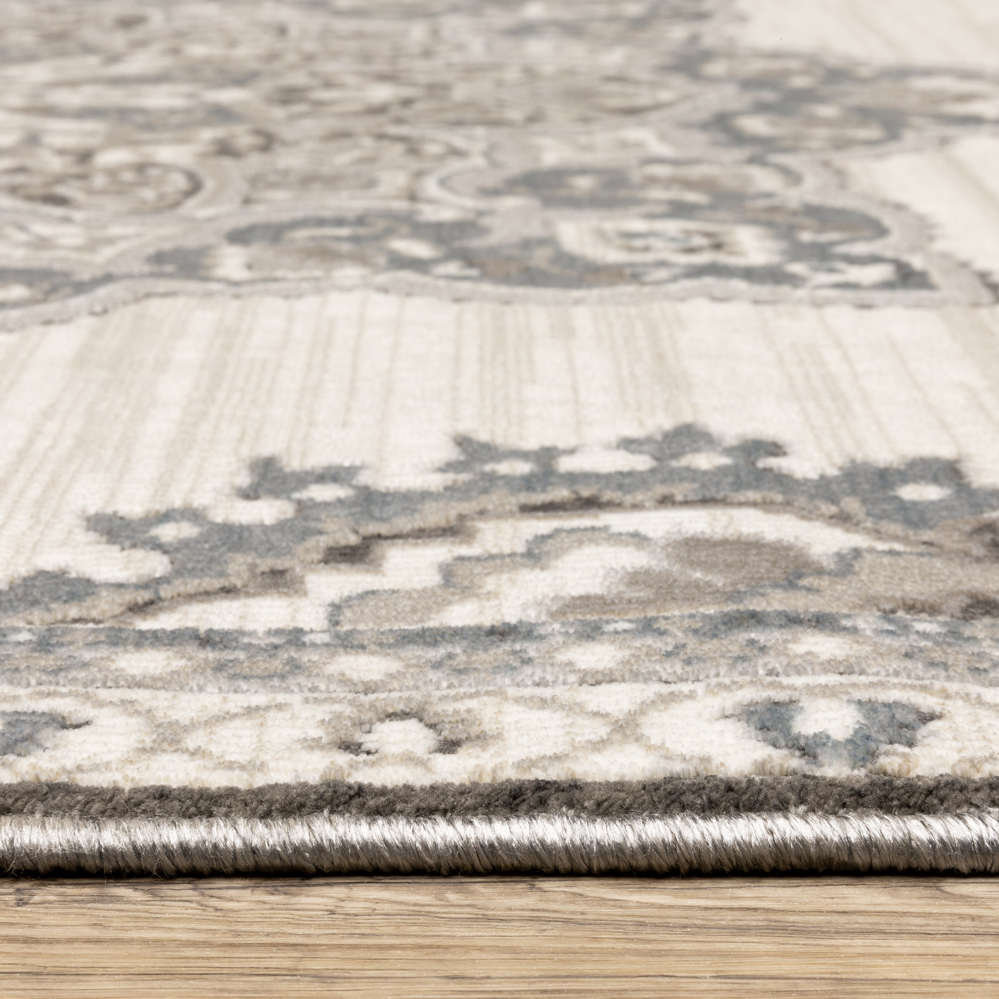 Oriental Weavers Ellington ELL01 Ivory/Blue Area Rug