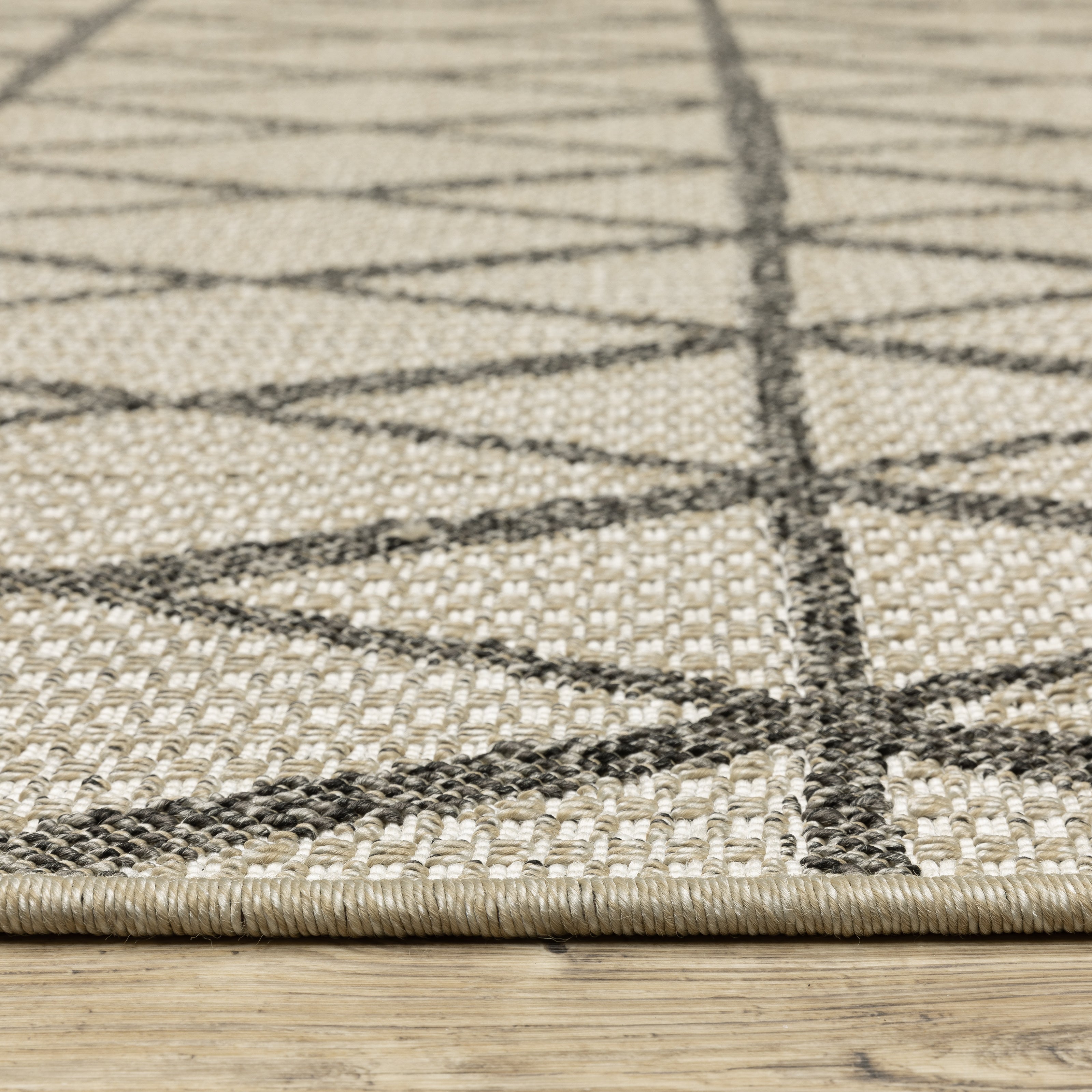 Oriental Weavers Gillian 1331V Beige/Black Area Rug