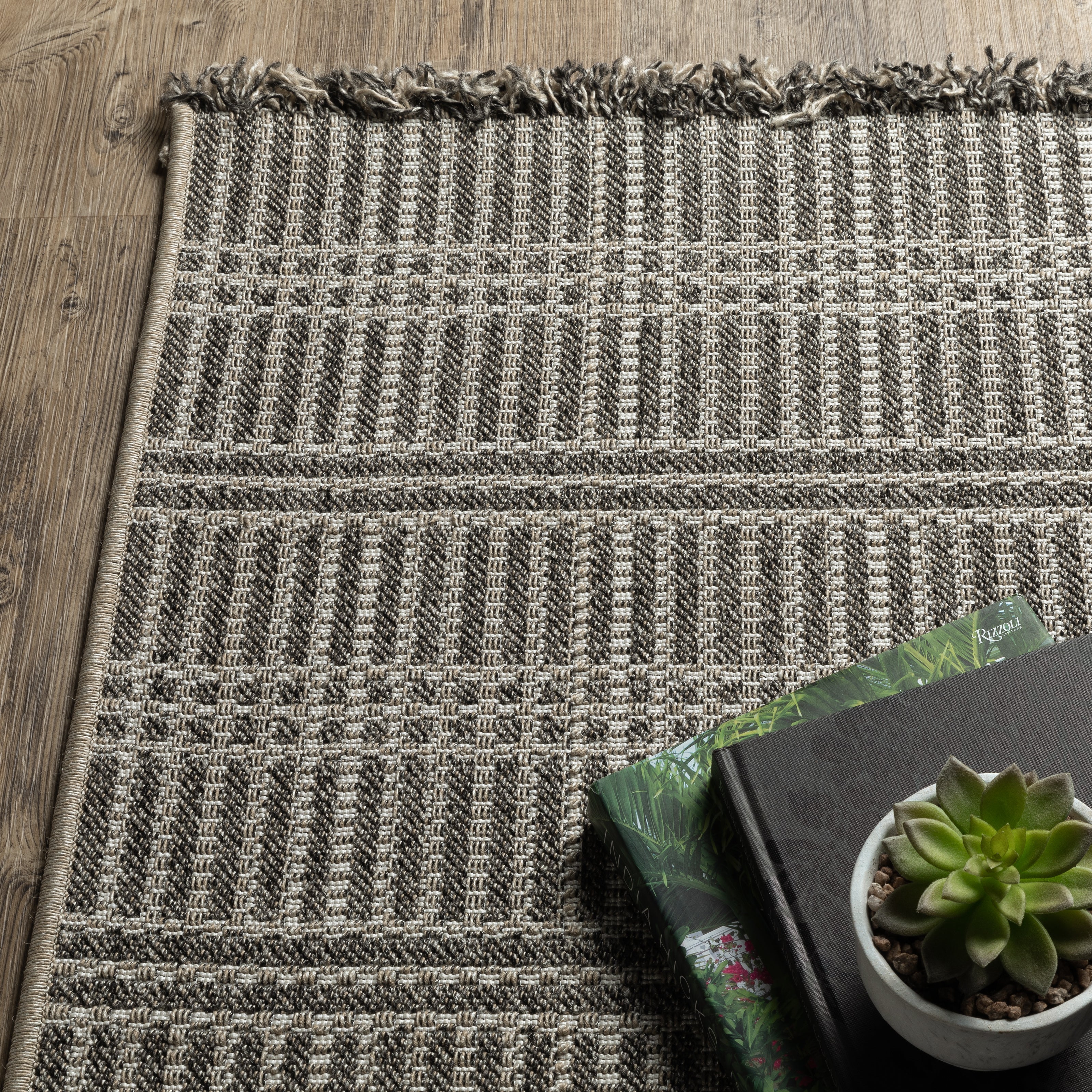 Oriental Weavers Gillian 163J Beige/Black Area Rug