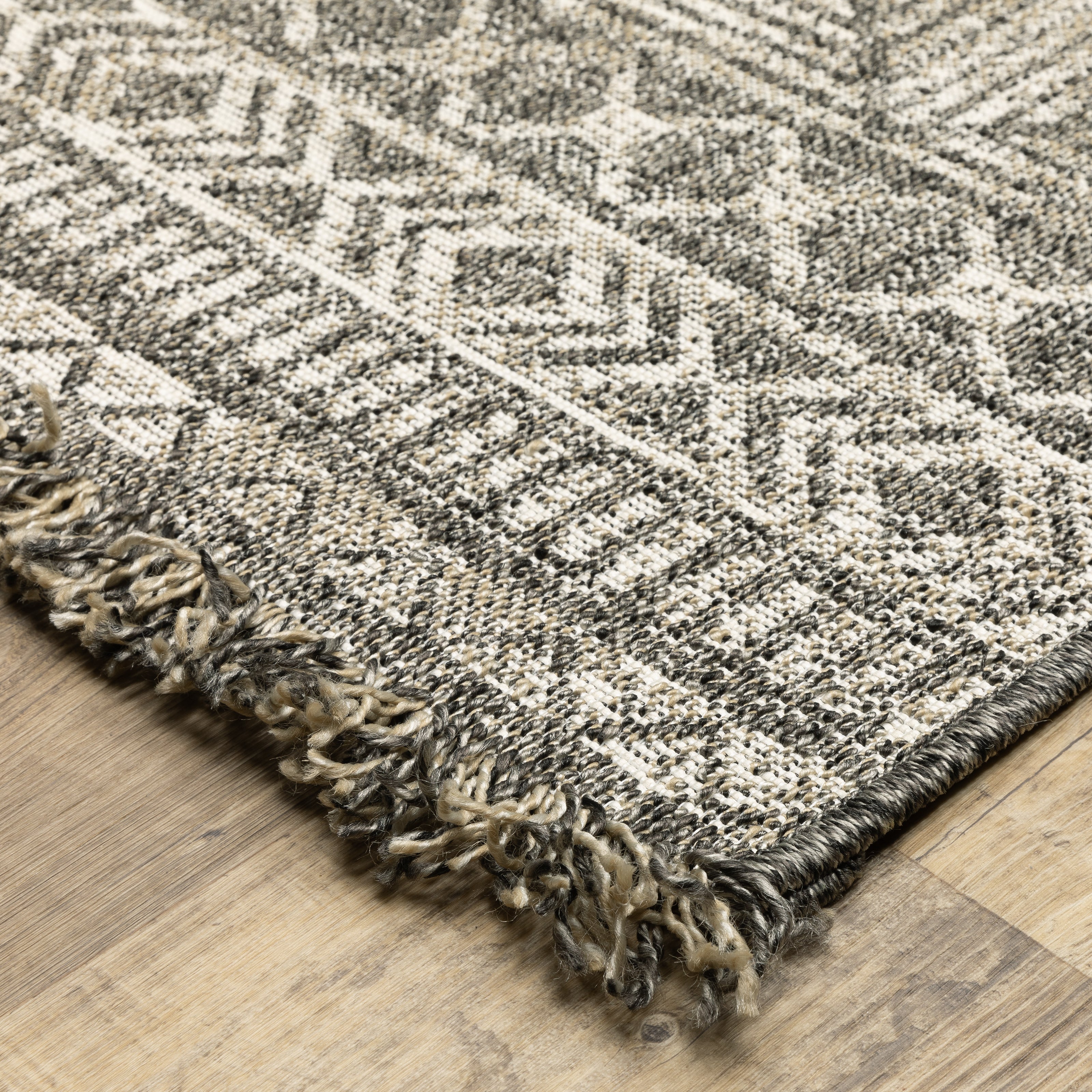 Oriental Weavers Gillian 4925A Beige/Black Area Rug