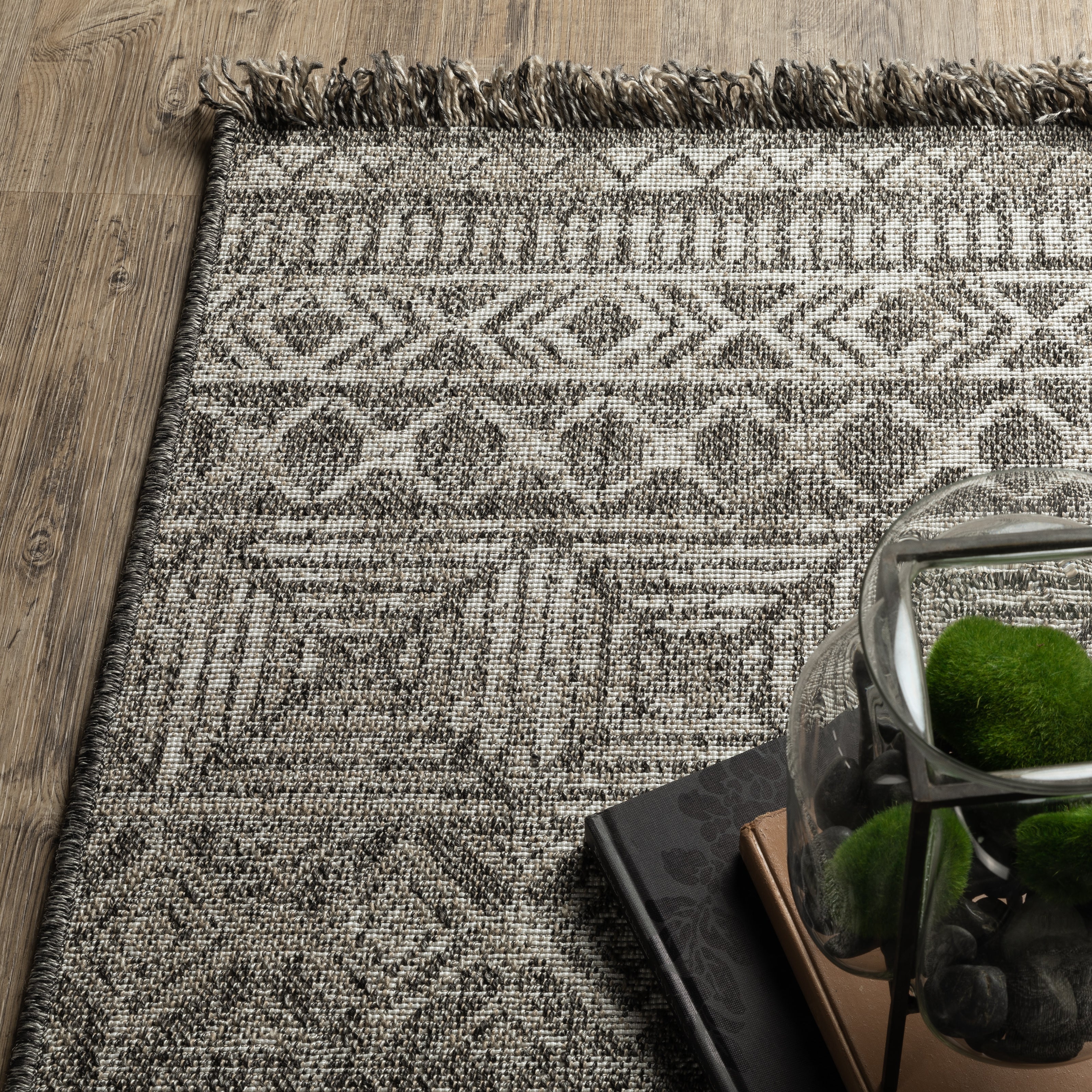Oriental Weavers Gillian 4925A Beige/Black Area Rug