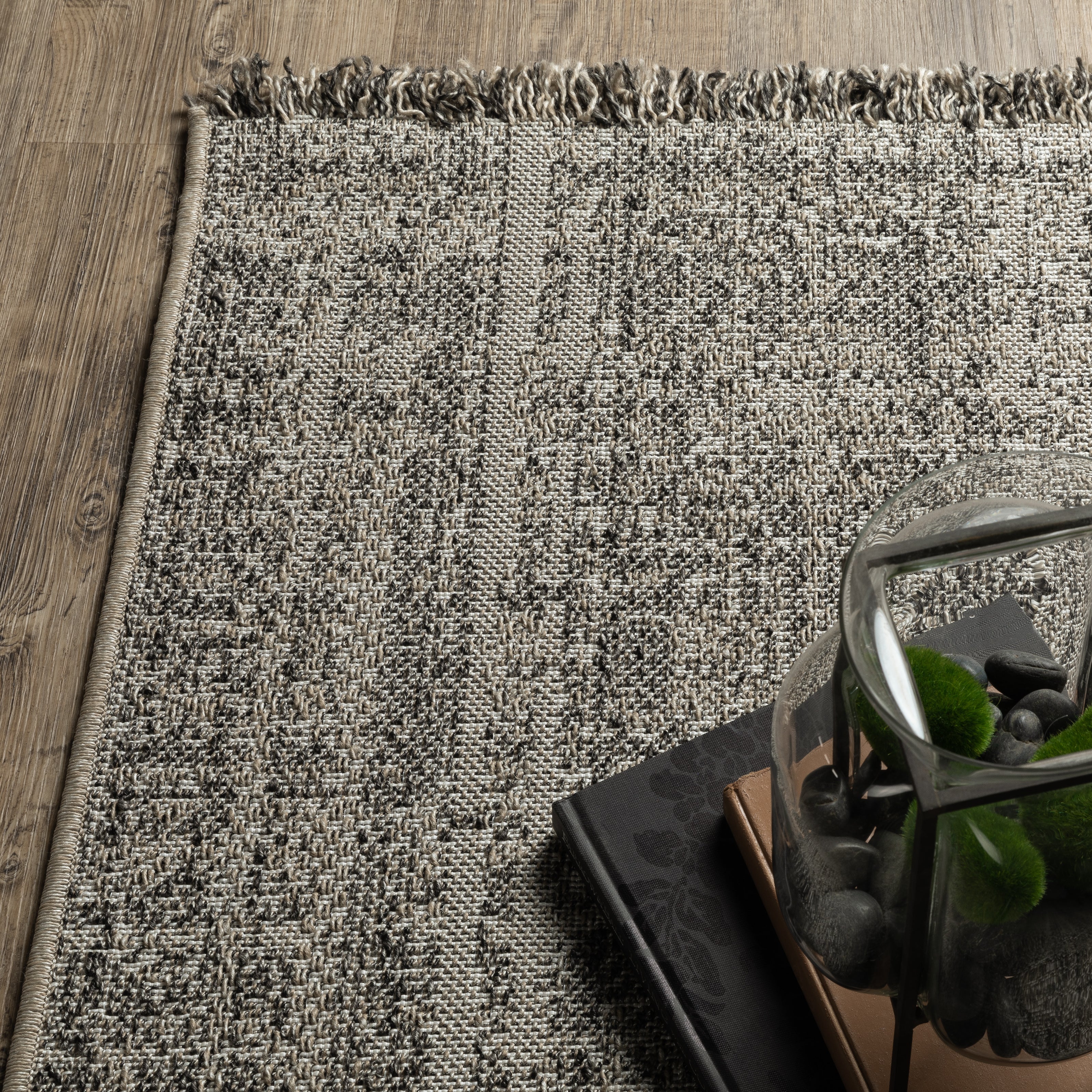 Oriental Weavers Gillian 4928H Beige/Black Area Rug