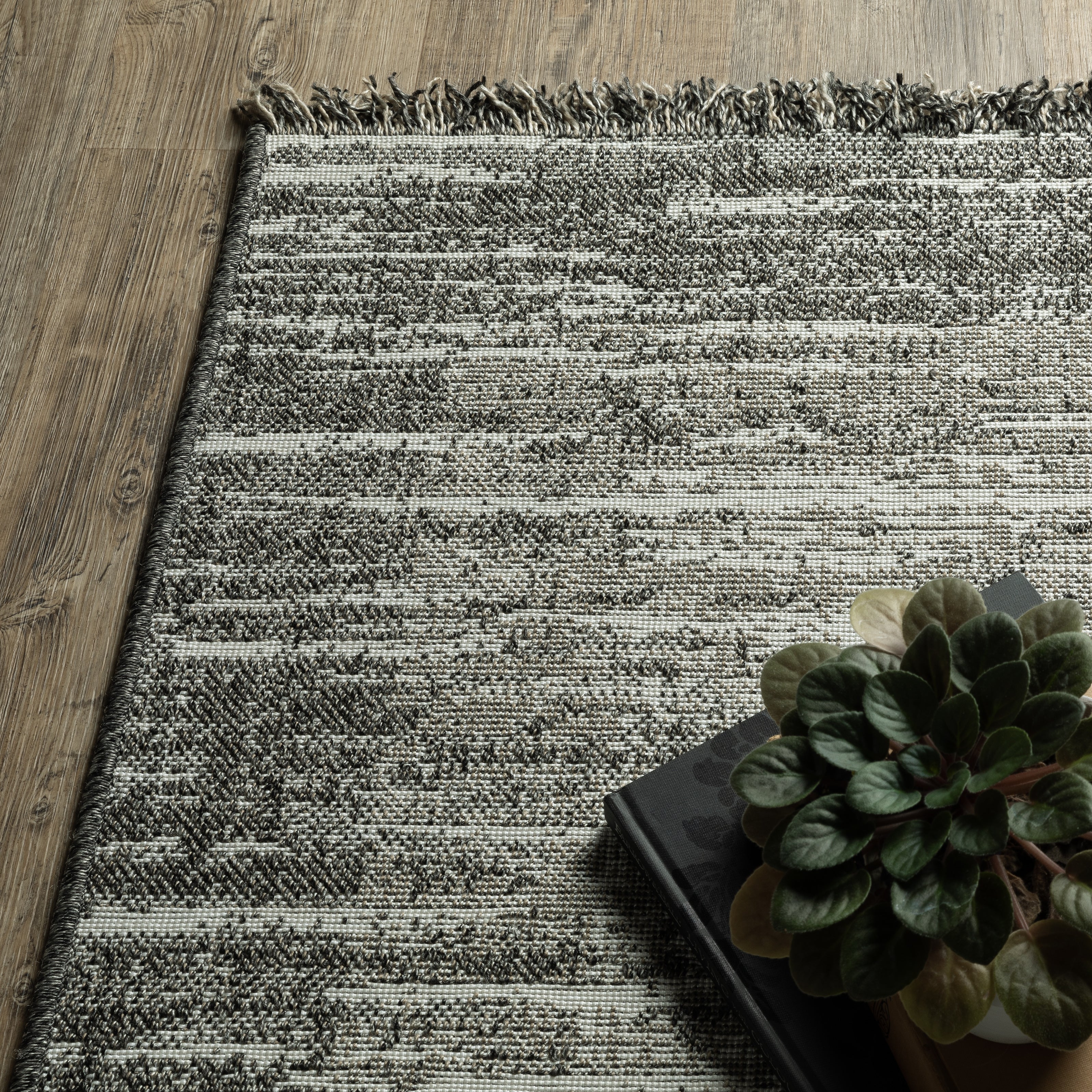 Oriental Weavers Gillian 502J Beige/Black Area Rug