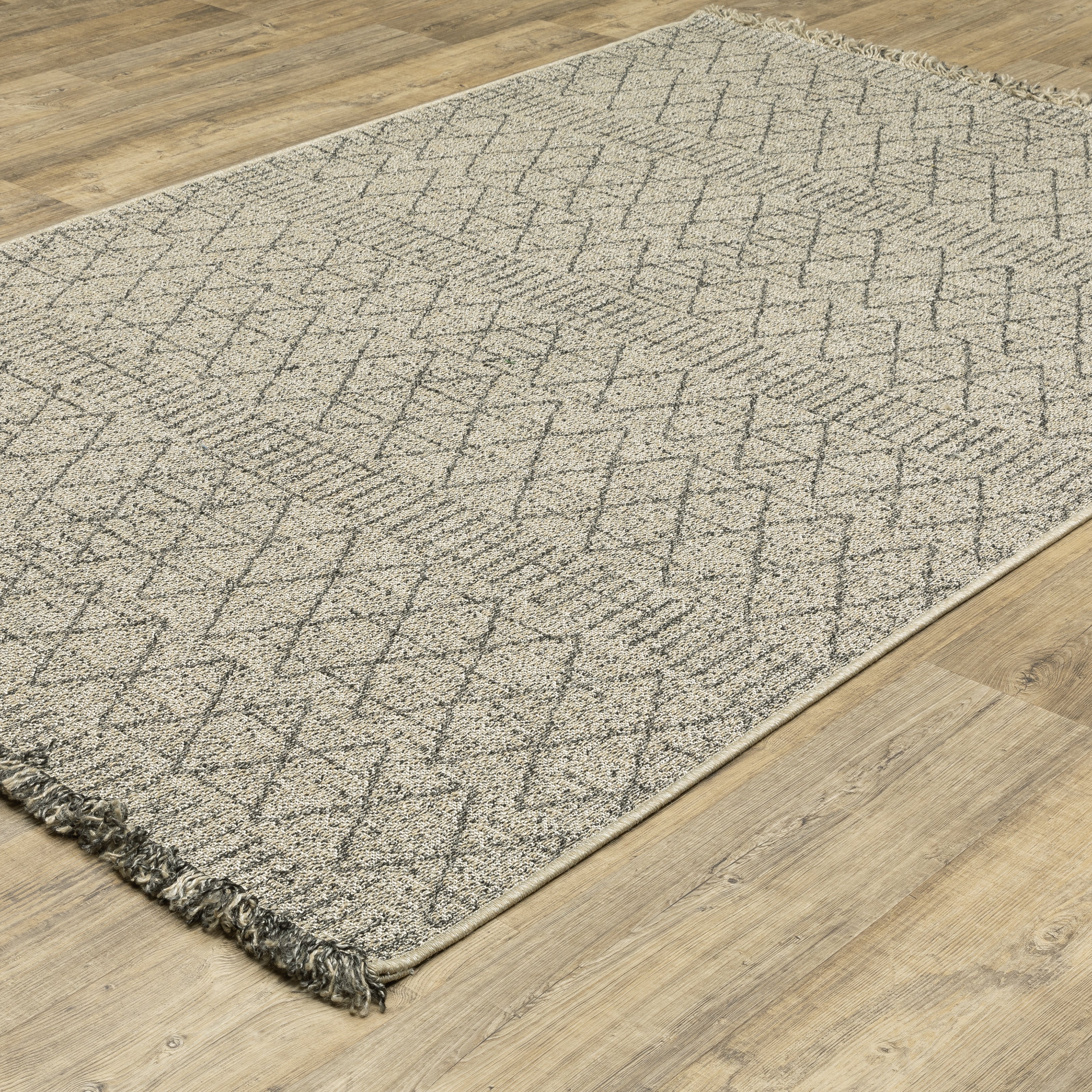 Oriental Weavers Gillian 5560J Beige/Black Area Rug