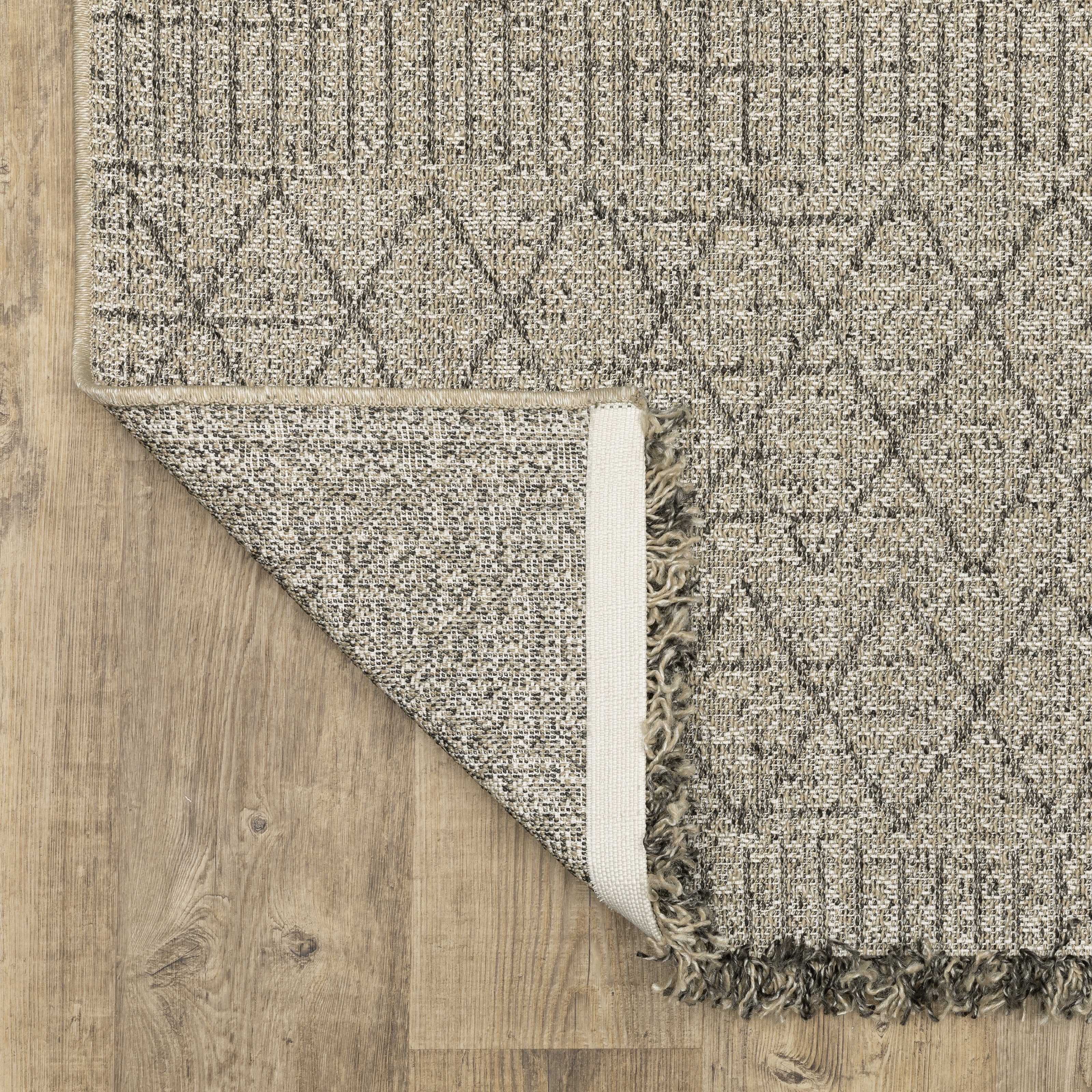 Oriental Weavers Gillian 5560J Beige/Black Area Rug