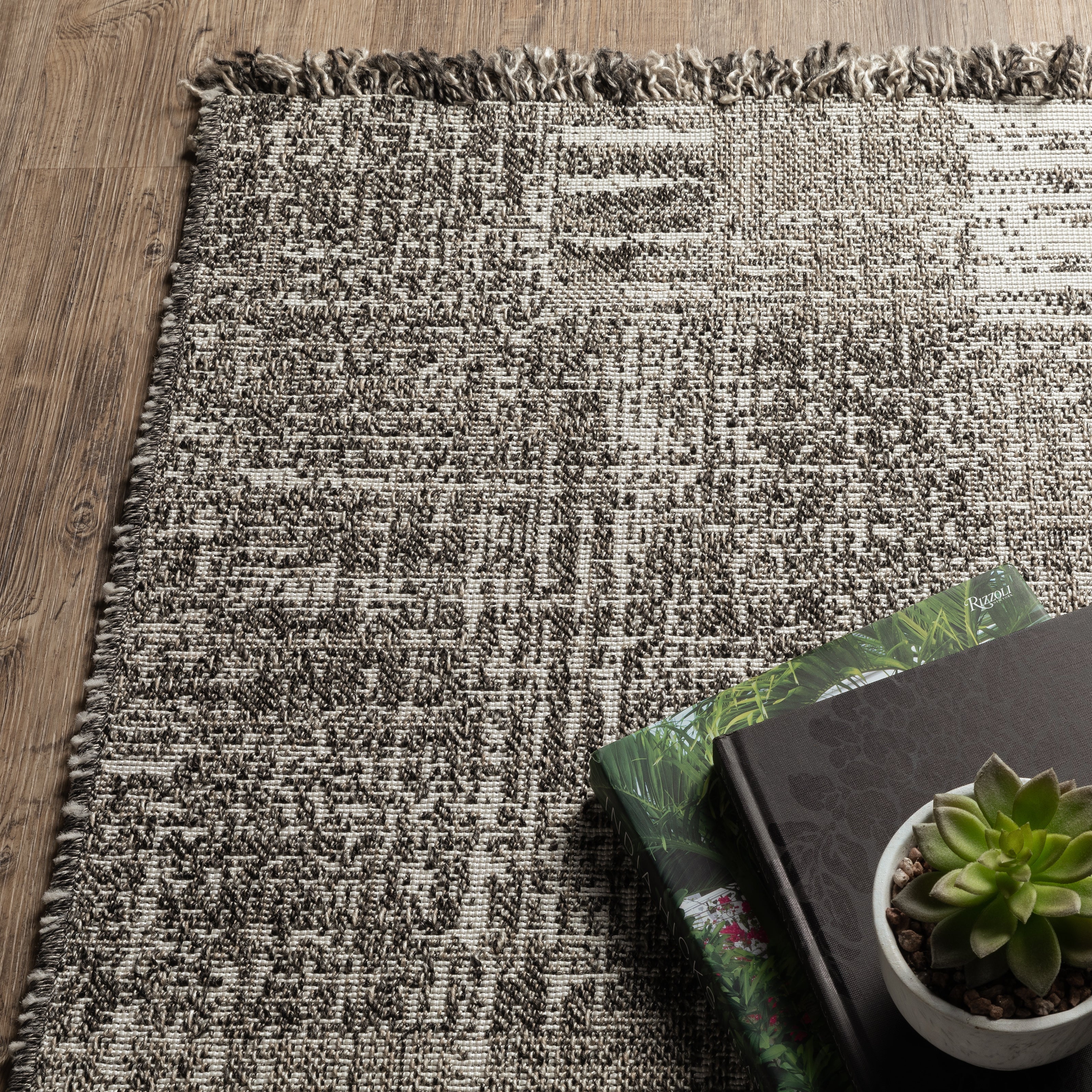 Oriental Weavers Gillian 81V Beige/Black Area Rug
