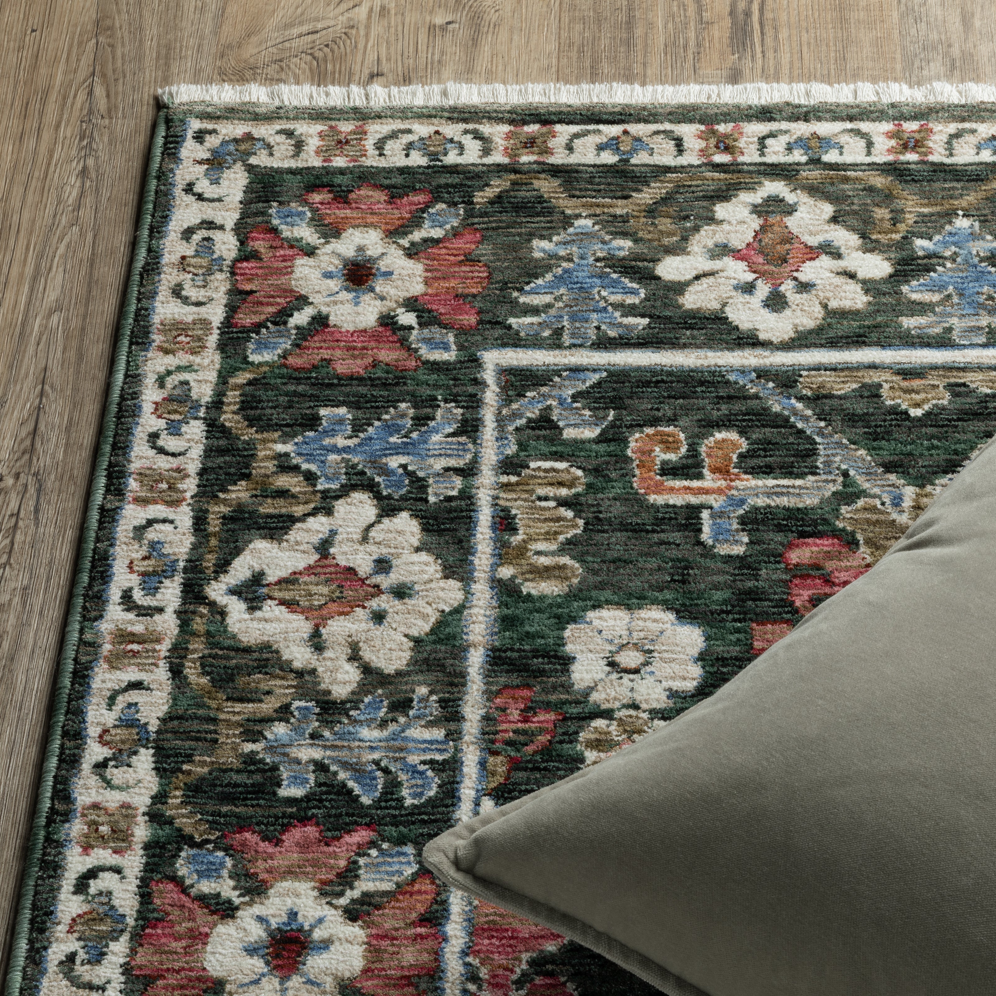 Oriental Weavers Hastings HA02B Green/Pink Area Rug