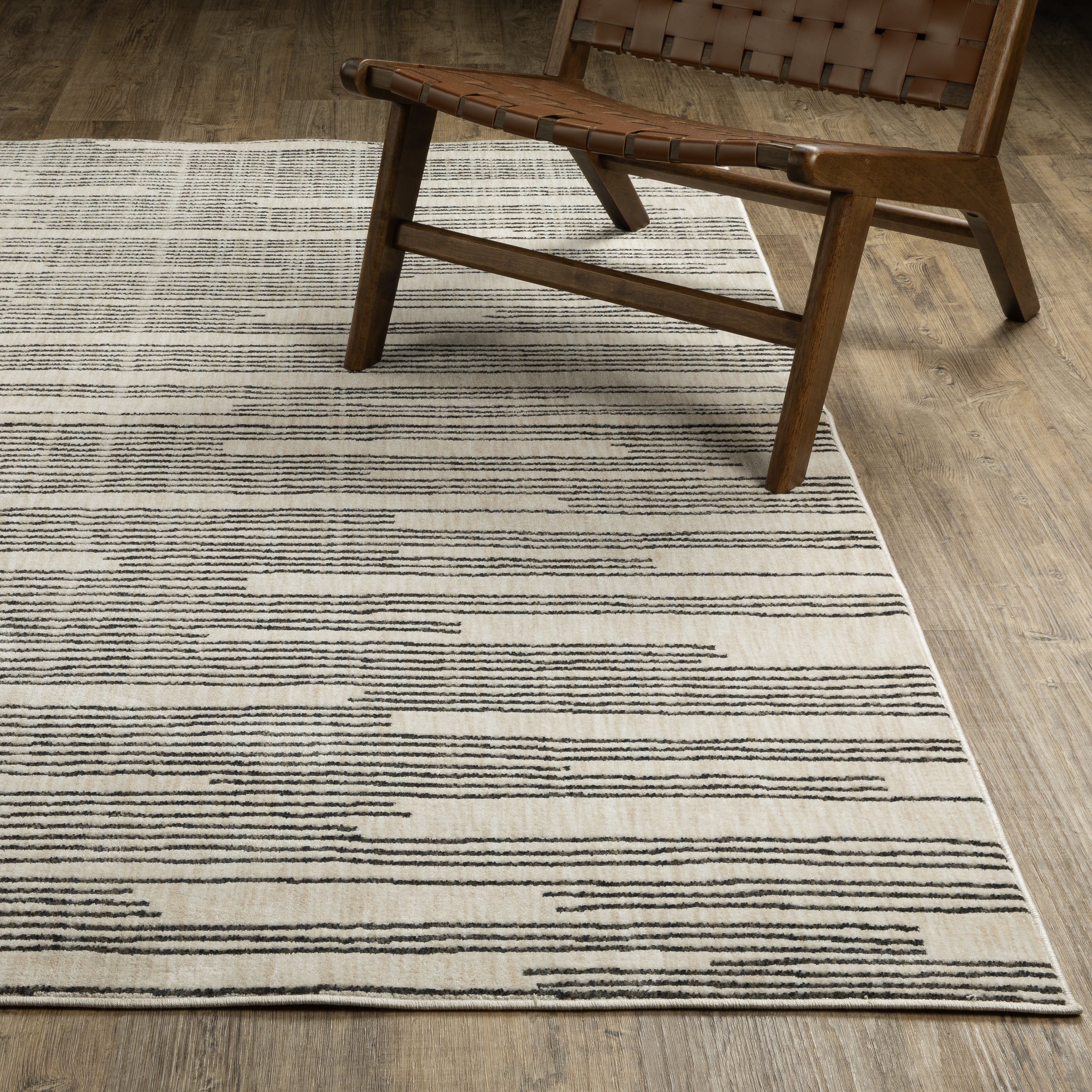 Oriental Weavers Hunter HNT04 Black/Beige Area Rug