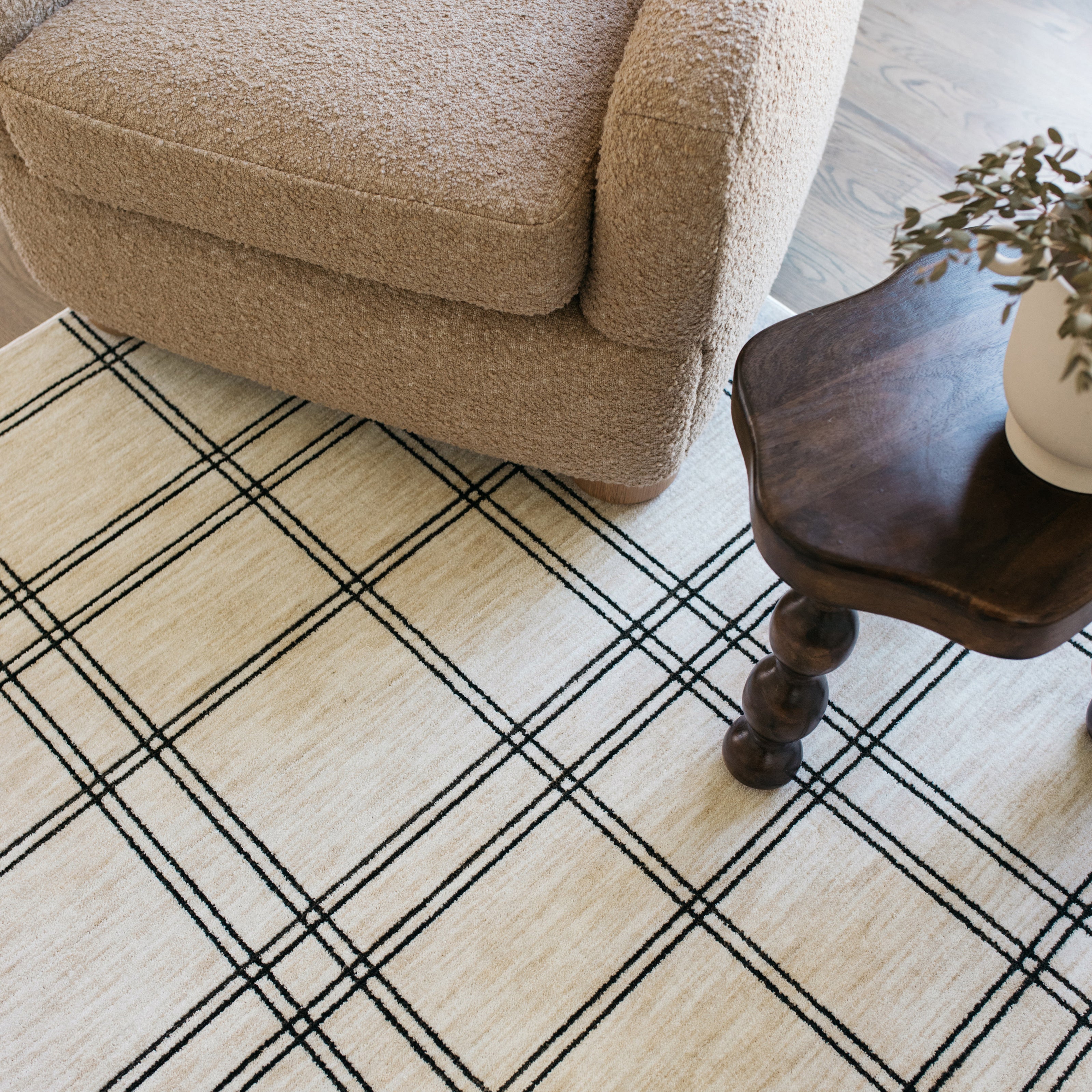 Oriental Weavers Hunter HNT07 Beige/Black Area Rug