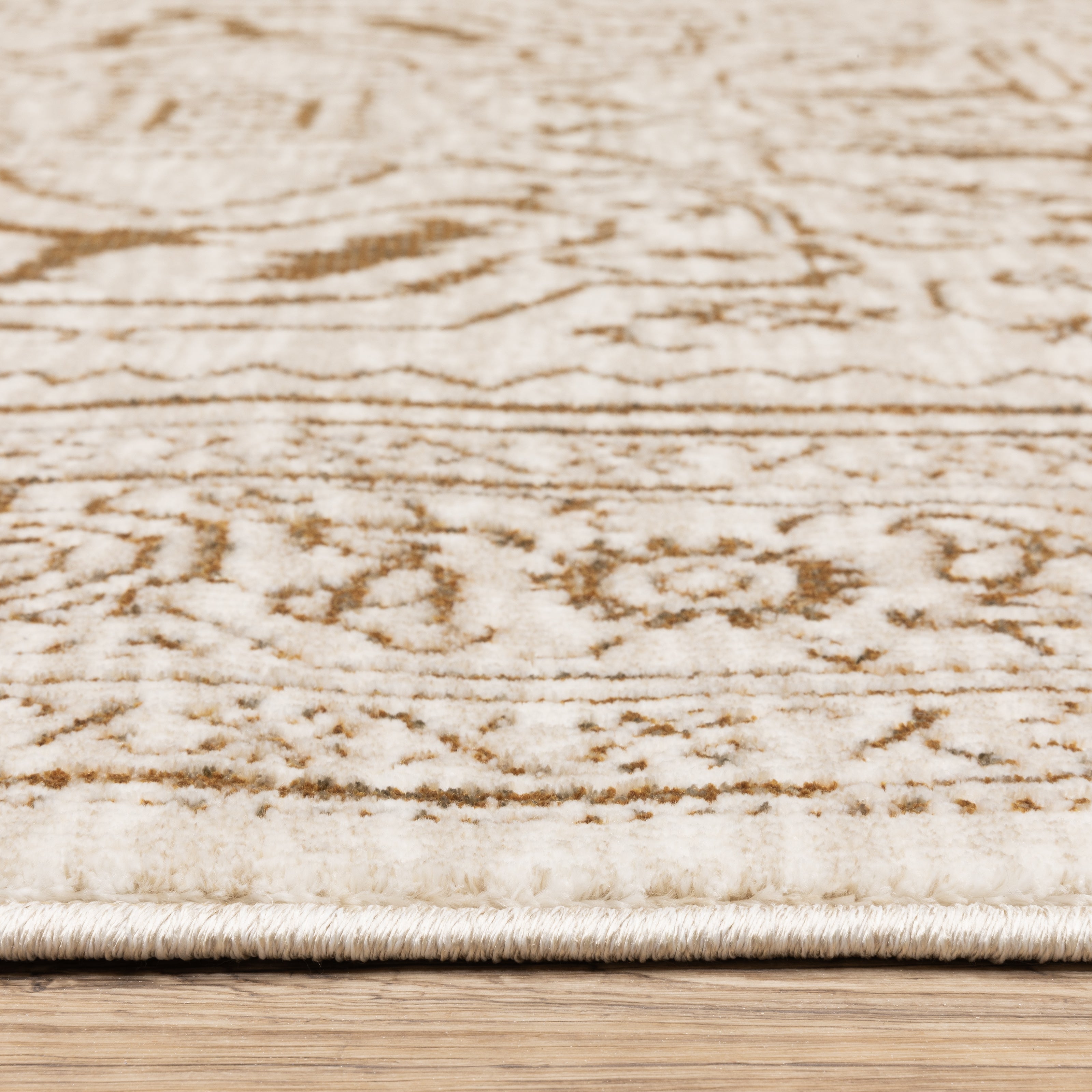 Oriental Weavers Intrigue INT03 Ivory/Gold Area Rug