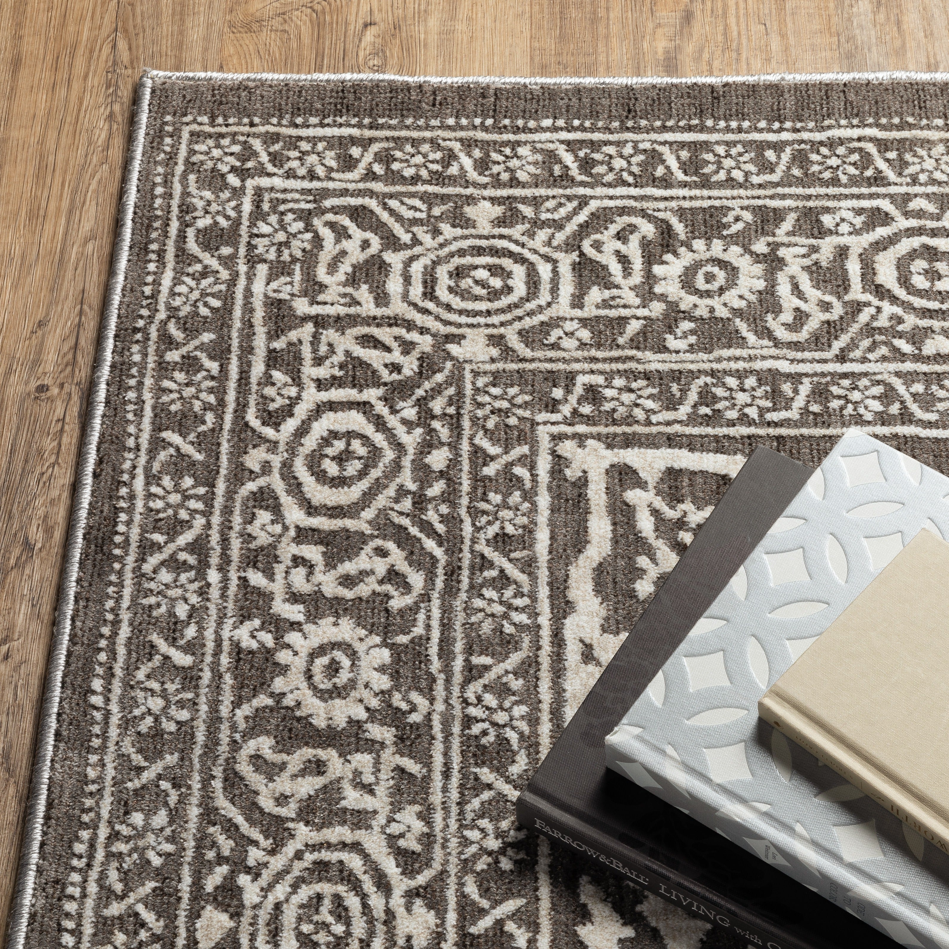 Oriental Weavers Intrigue INT04 Grey/Ivory Area Rug