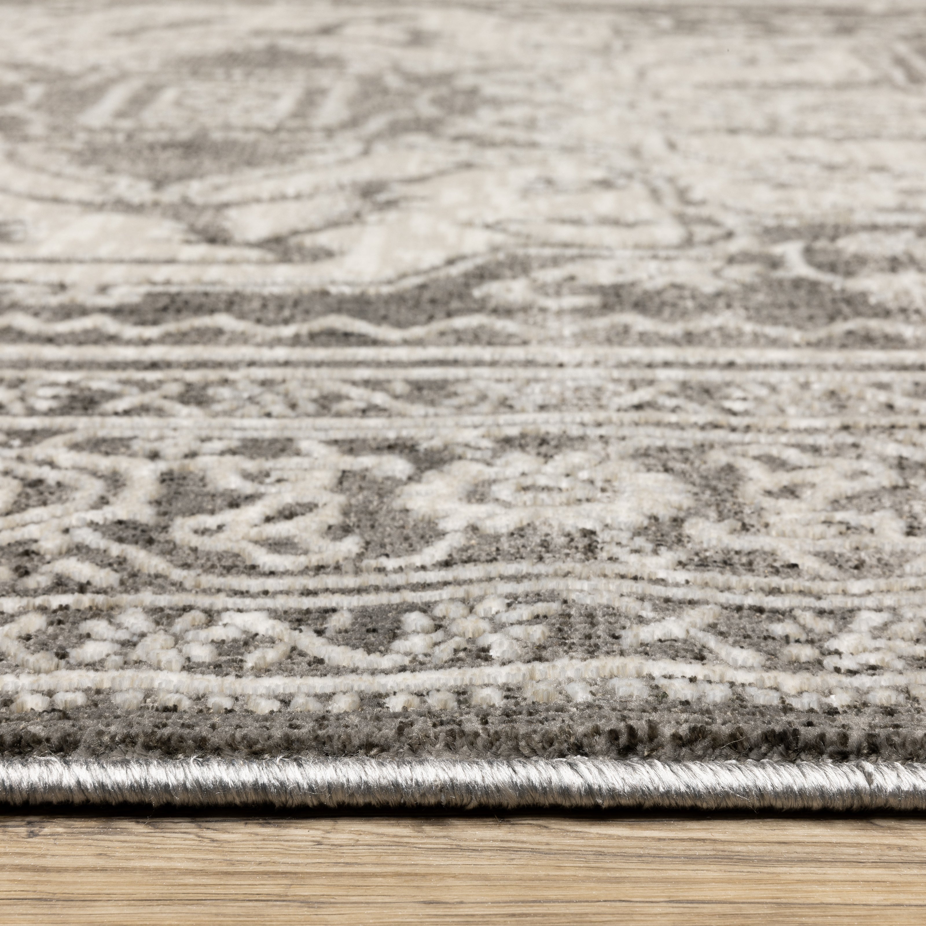 Oriental Weavers Intrigue INT04 Grey/Ivory Area Rug