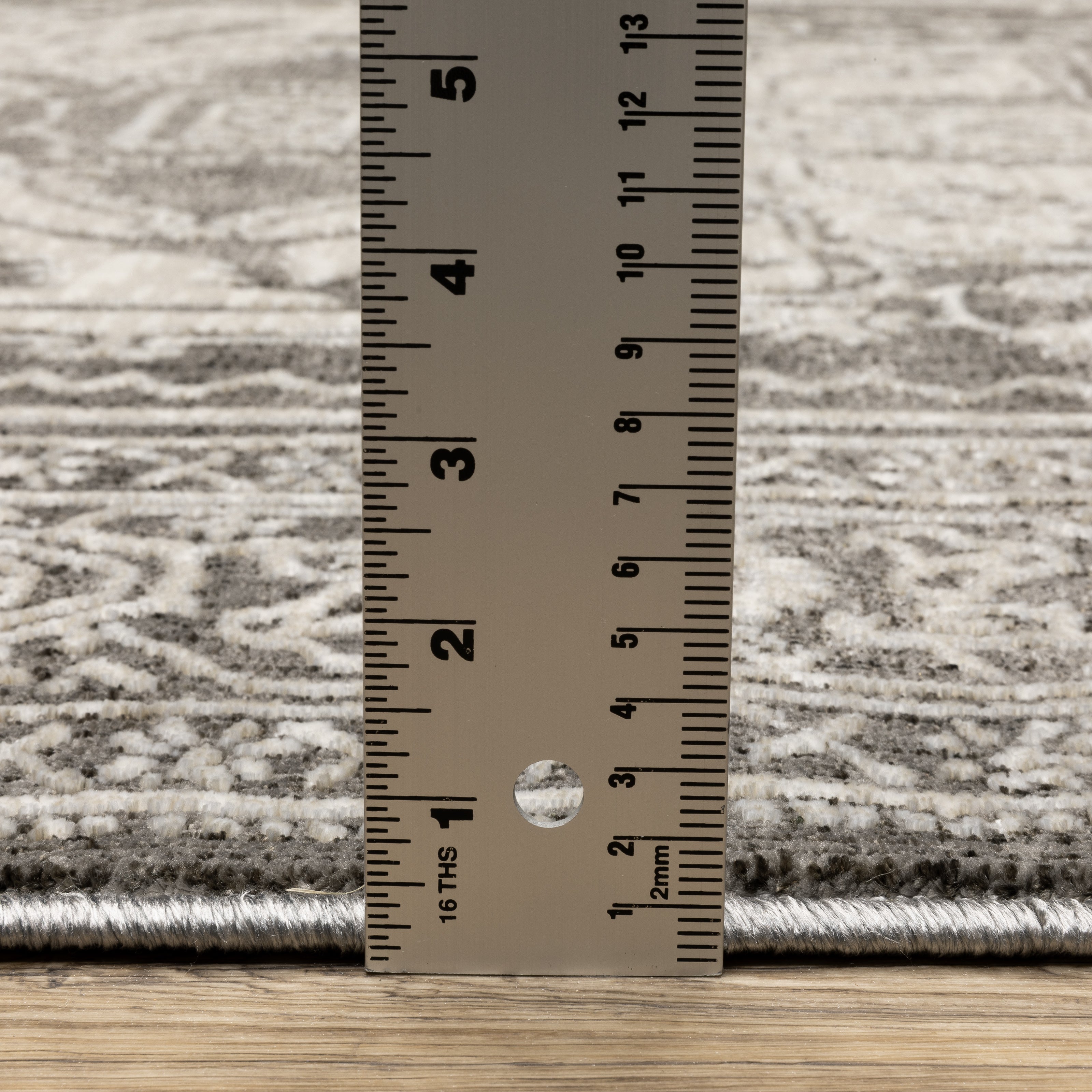 Oriental Weavers Intrigue INT04 Grey/Ivory Area Rug