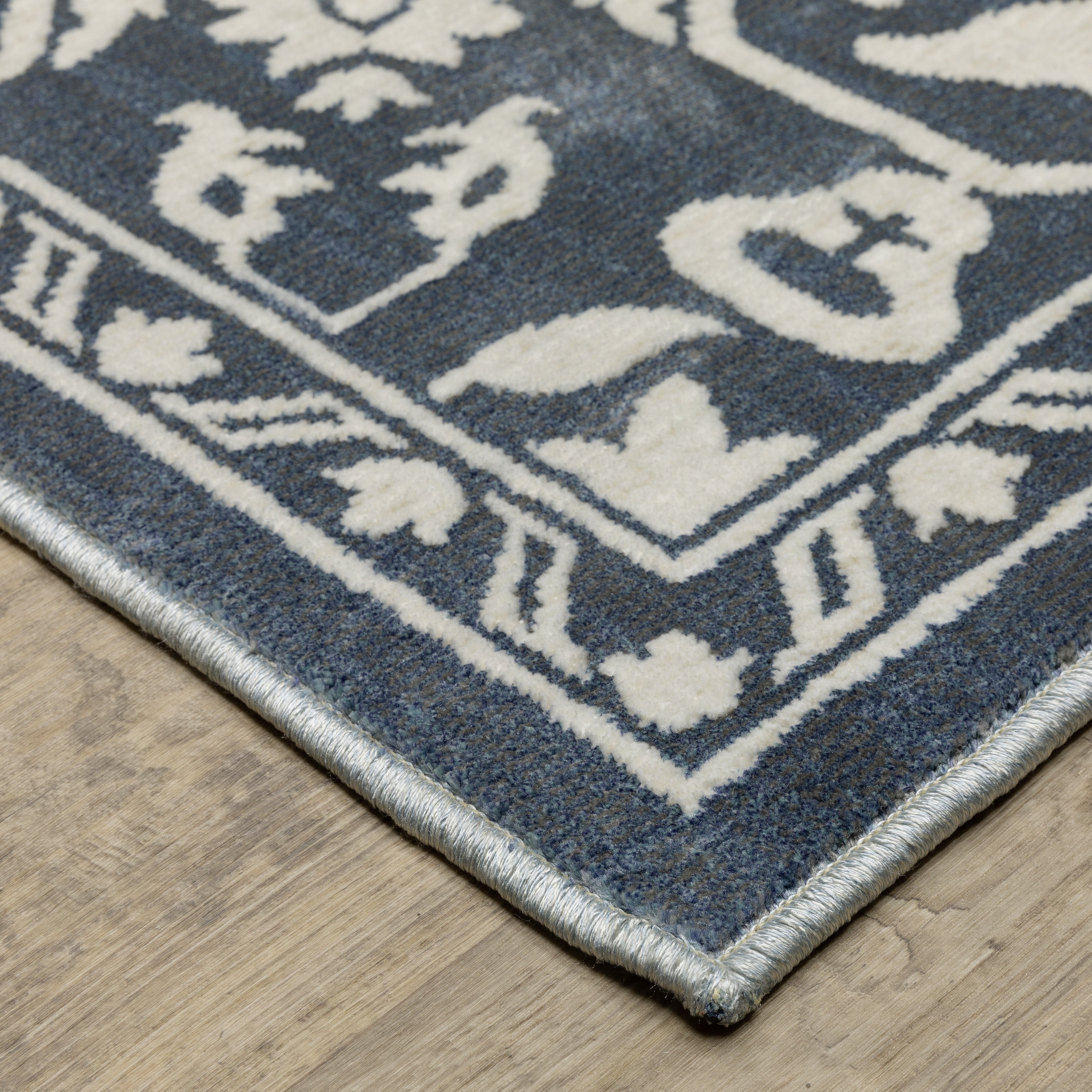 Oriental Weavers Intrigue INT10 Blue/Ivory Area Rug