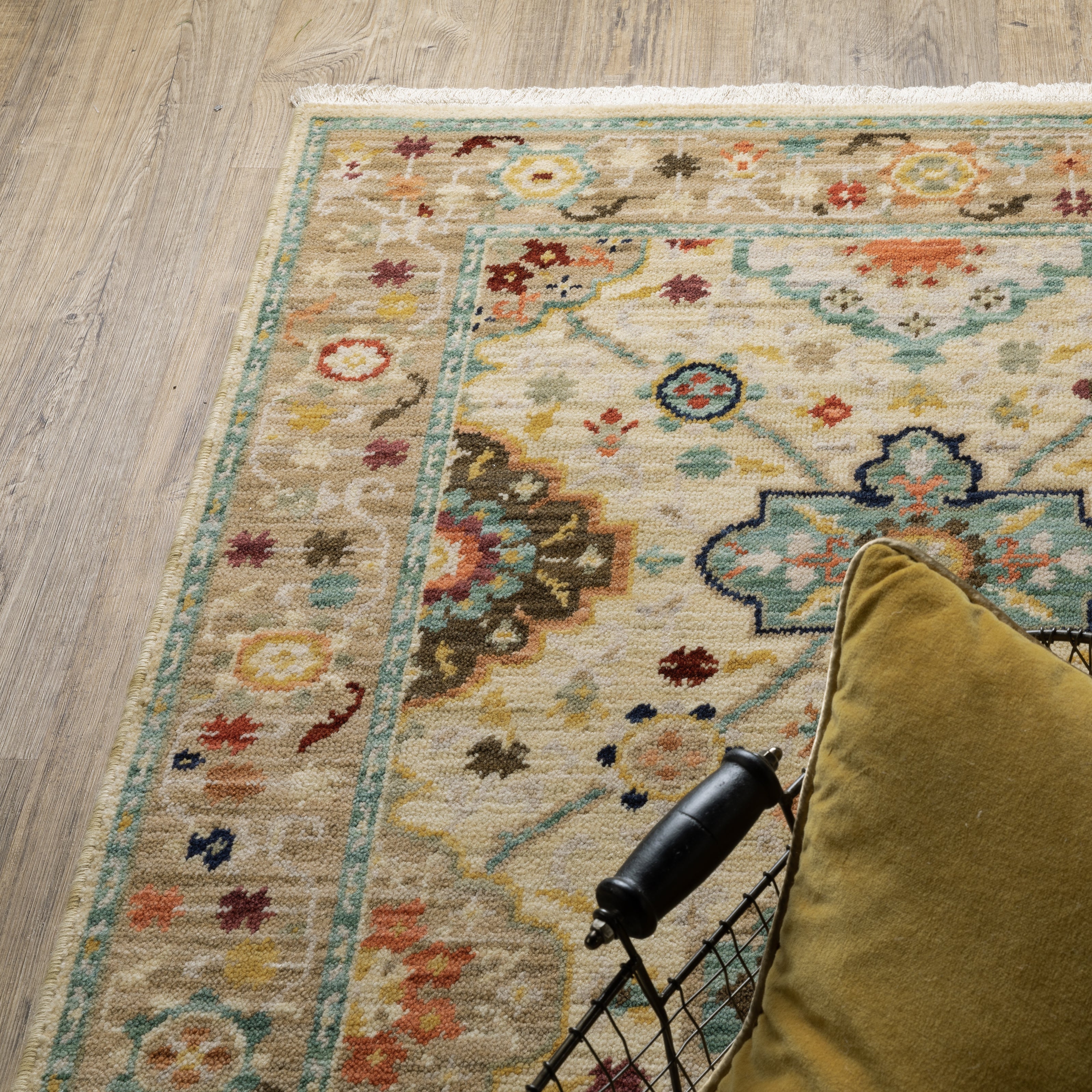 Oriental Weavers Lilihan 4601W Beige/Multi Area Rug