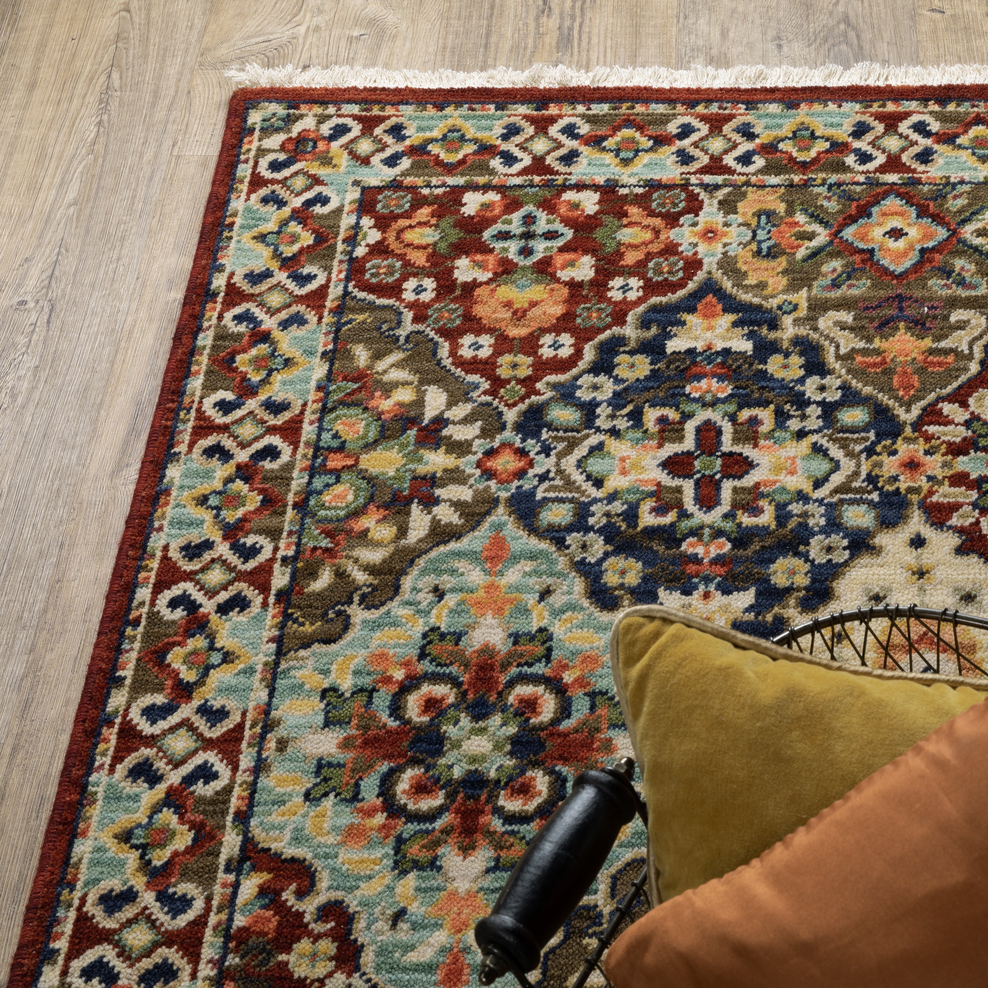 Oriental Weavers Lilihan 50X Red/Multi Area Rug