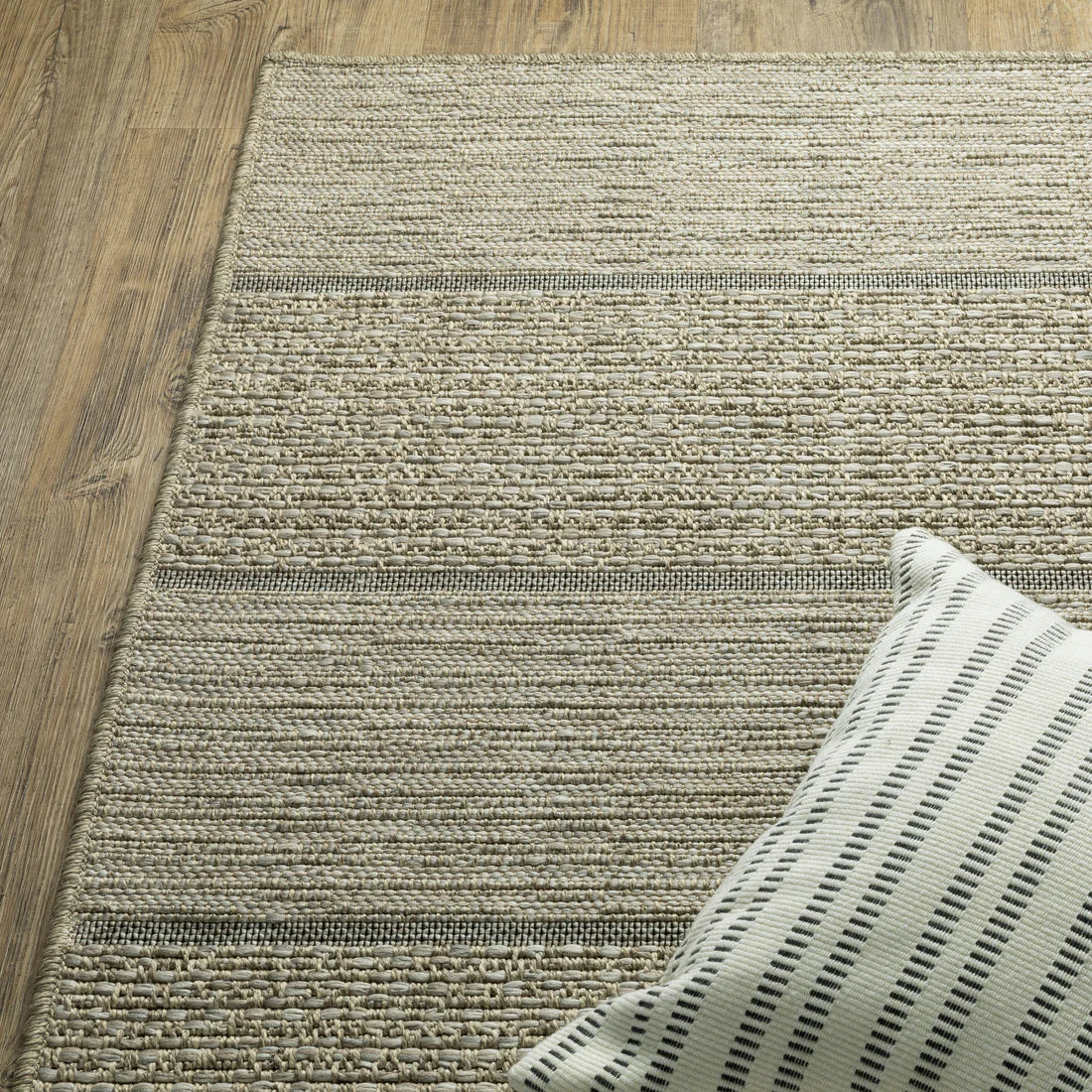 Oriental Weavers Tortuga TR01A Beige/Black Area Rug