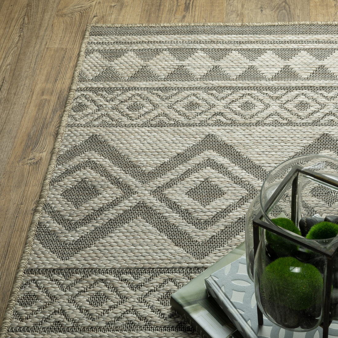 Oriental Weavers Tortuga TR03A Beige/Black Area Rug