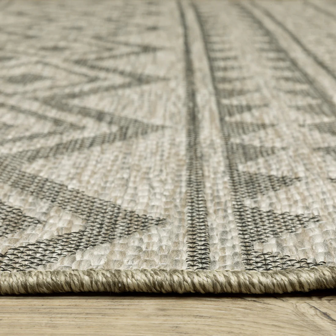 Oriental Weavers Tortuga TR03A Beige/Black Area Rug