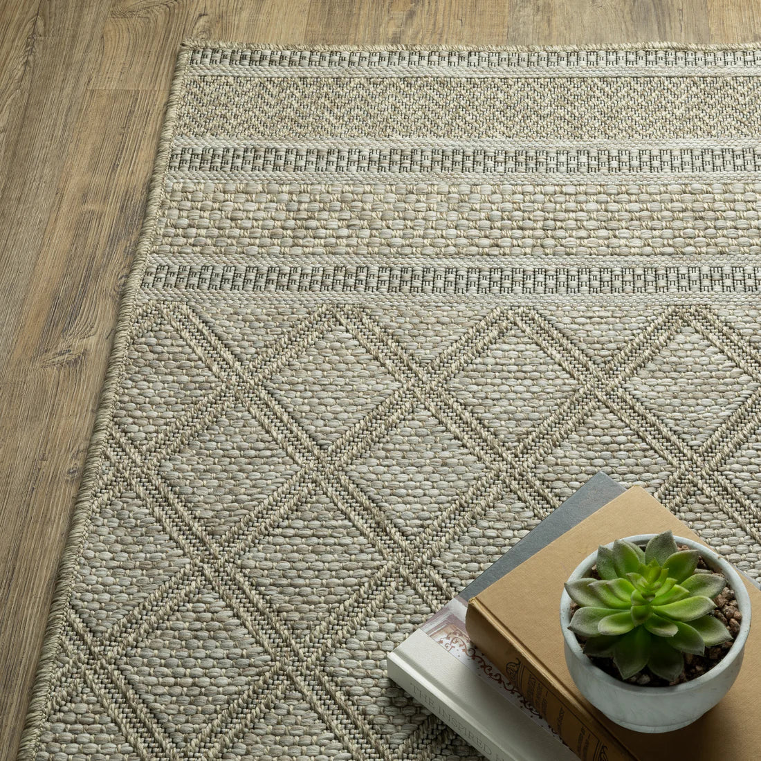 Oriental Weavers Tortuga TR10A Beige/Black Area Rug