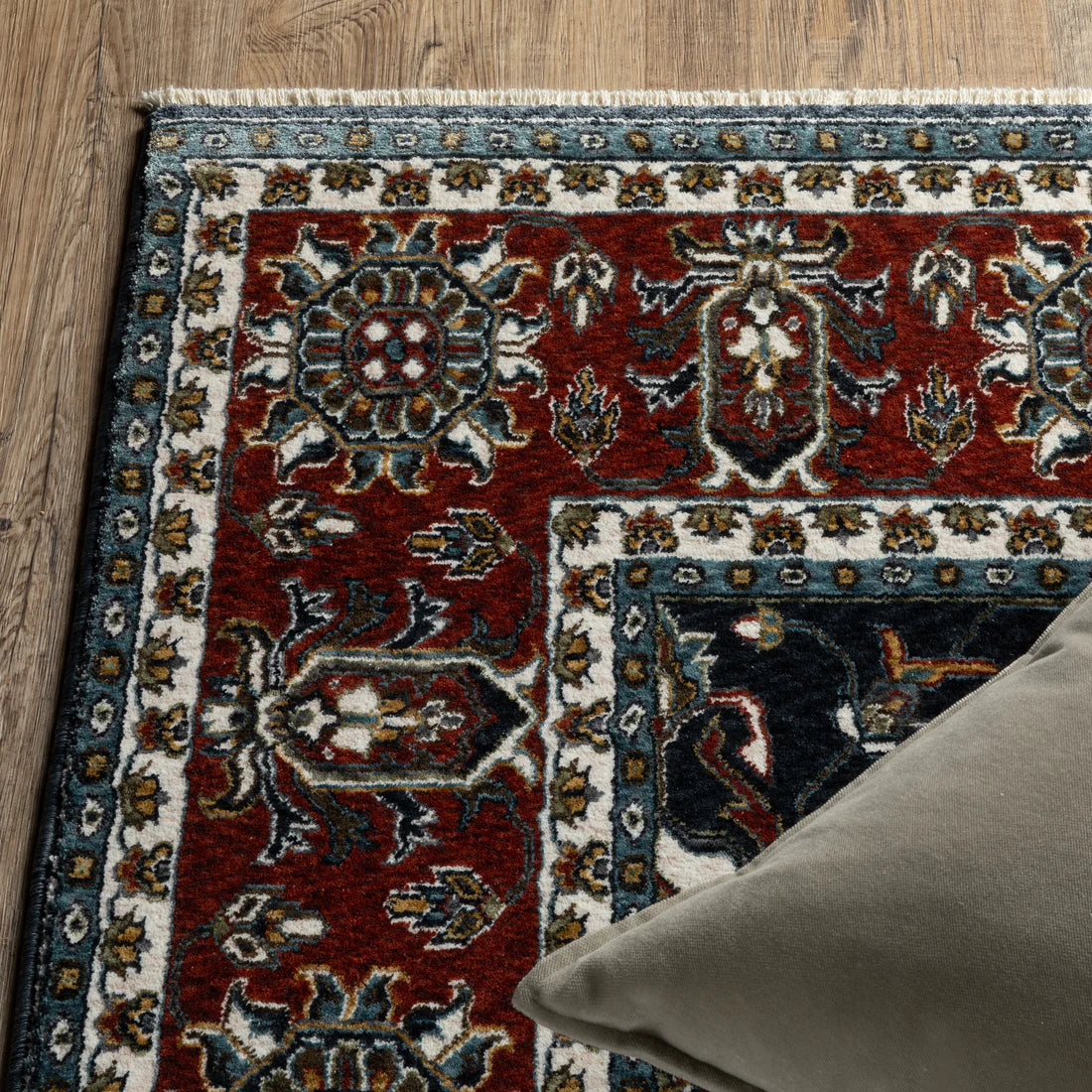 Oriental Weavers Vivian VI05A Navy/Red Area Rug