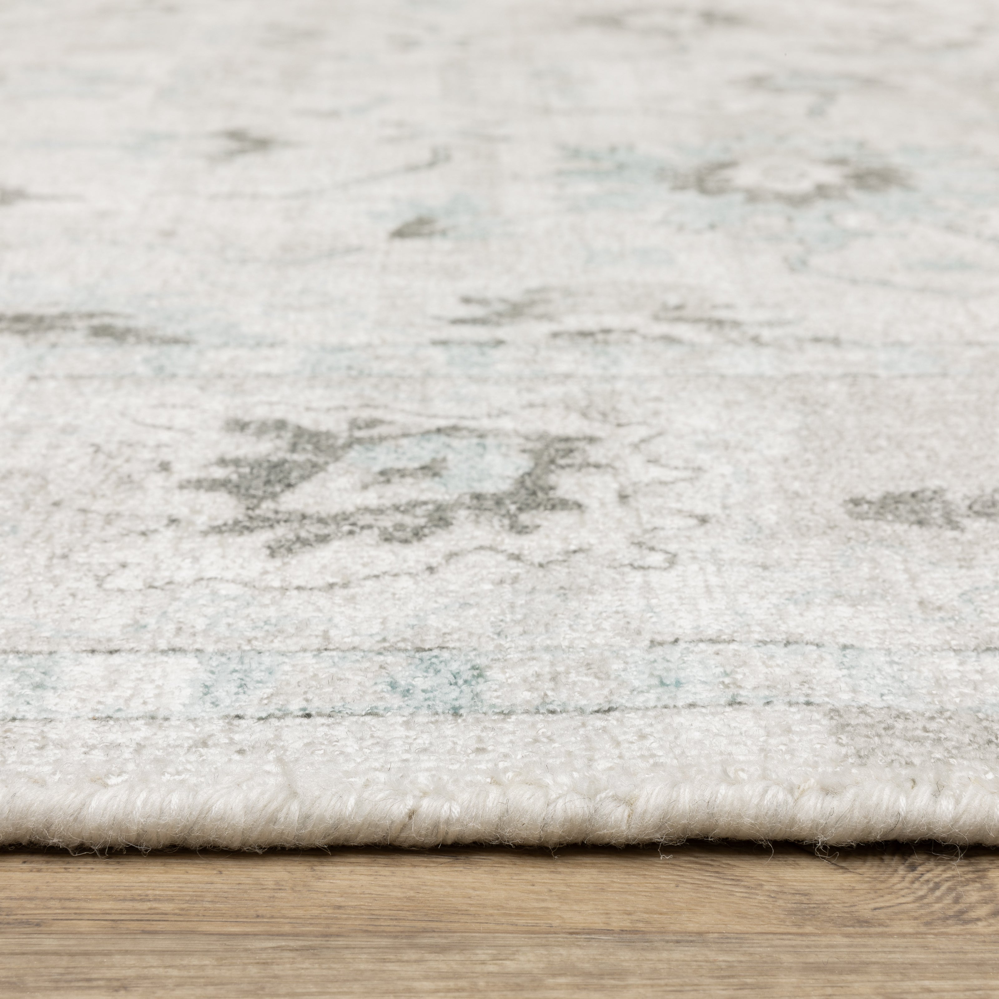 Oriental Weavers Windham WIN04 Ivory/Blue Area Rug