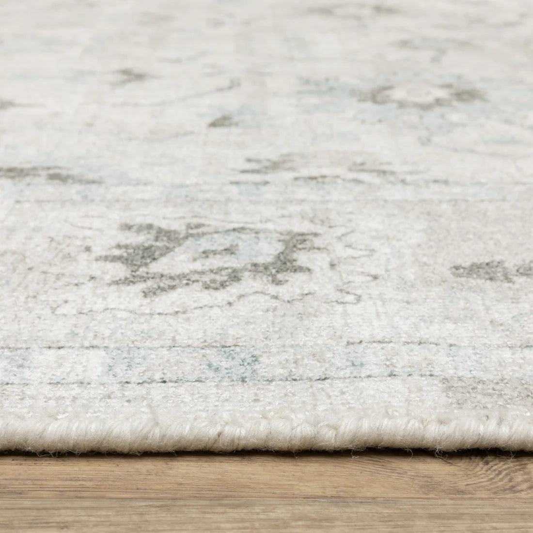 Oriental Weavers Windham WIN04 Ivory/Blue Area Rug